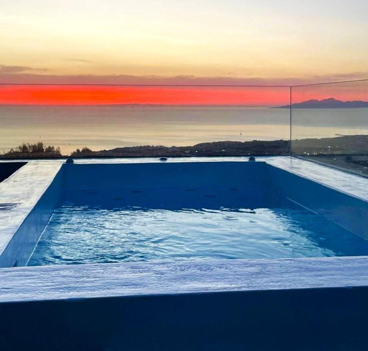 Dali Danae * Fira (Santorini)
