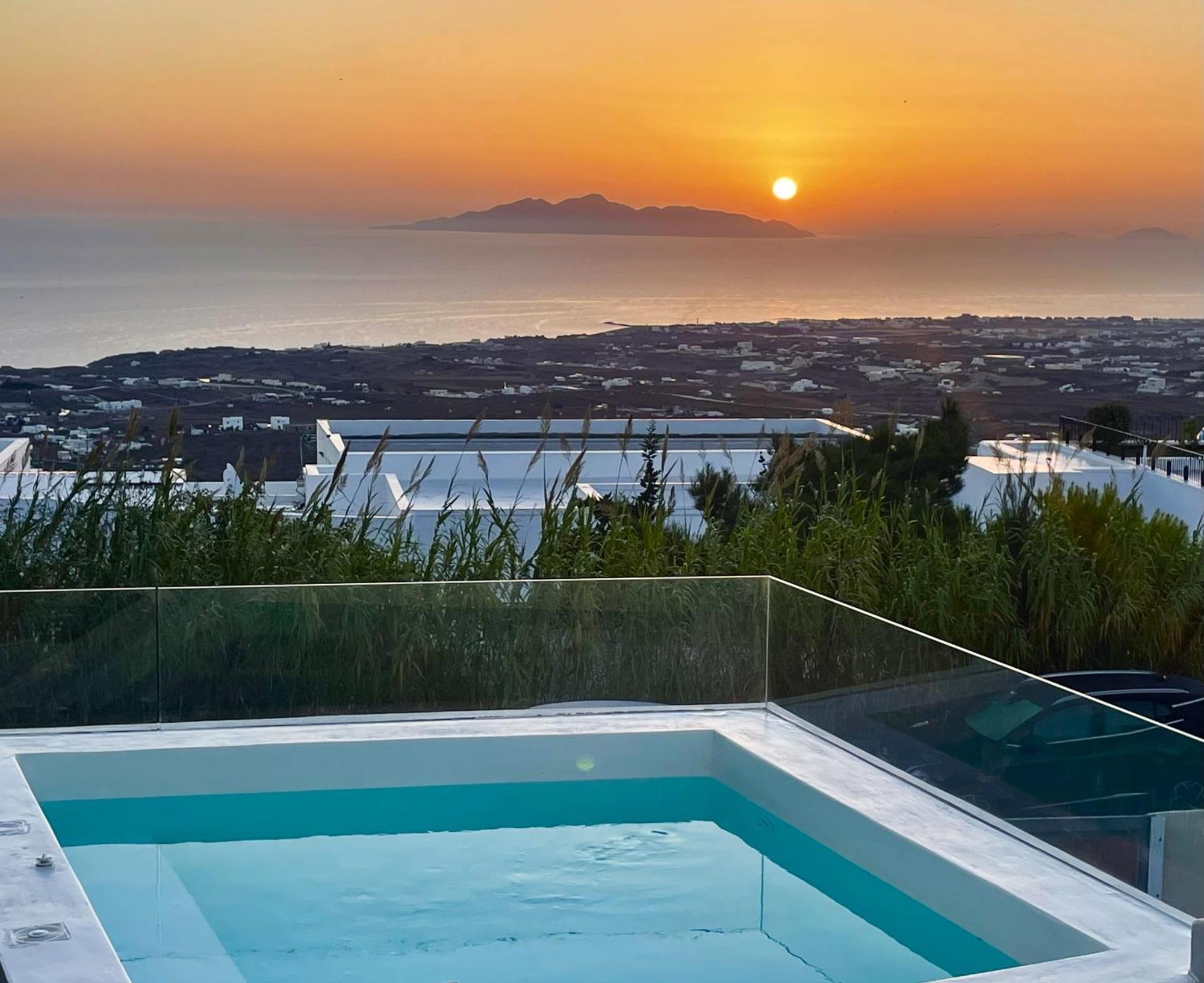 Dali Danae Fira (Santorini)