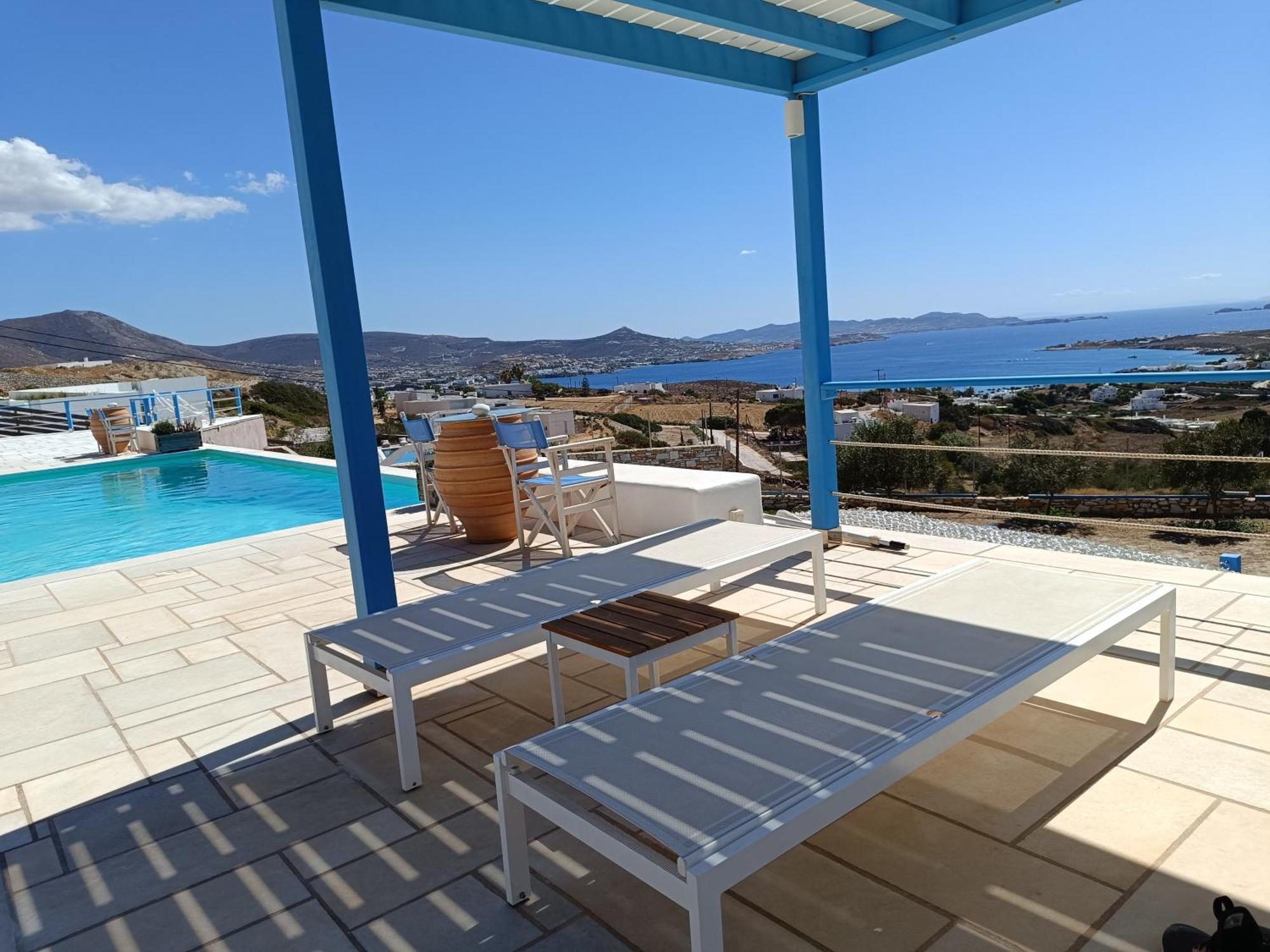 White Blue & Apartment Parikia (Paros)