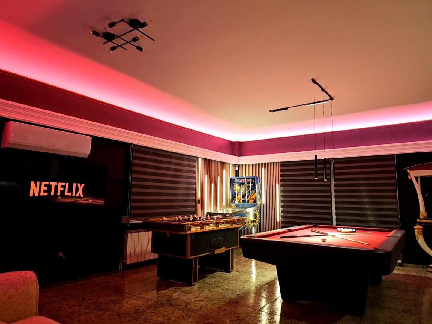 Villa Mairi - 2 Private Pools & Game Near Athens Salamis
