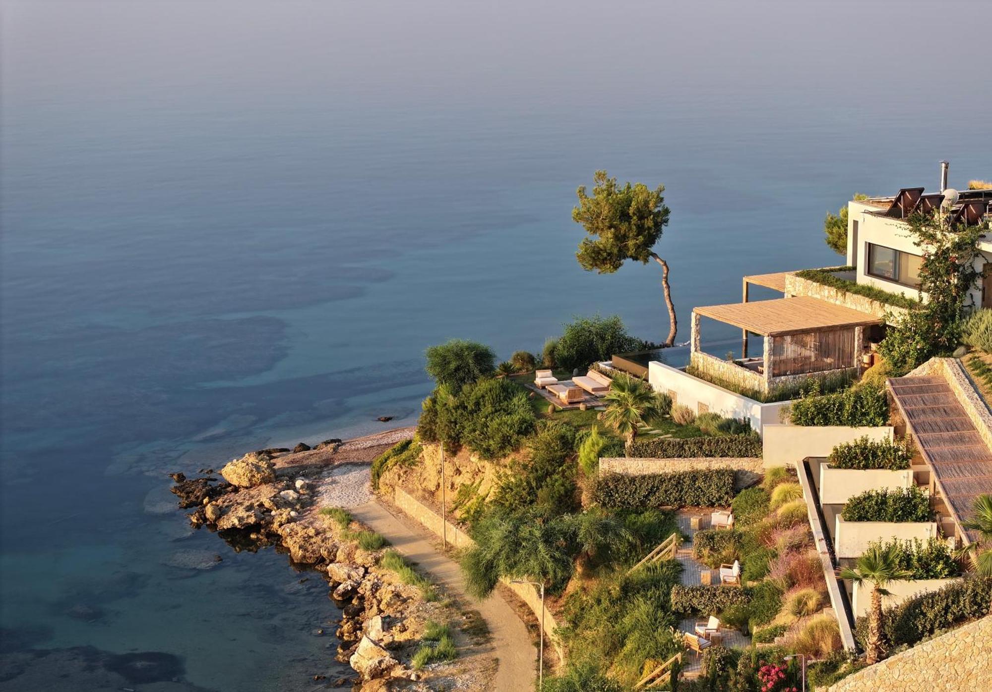 Hotel Amethyst Selene Couple's Hideaway *