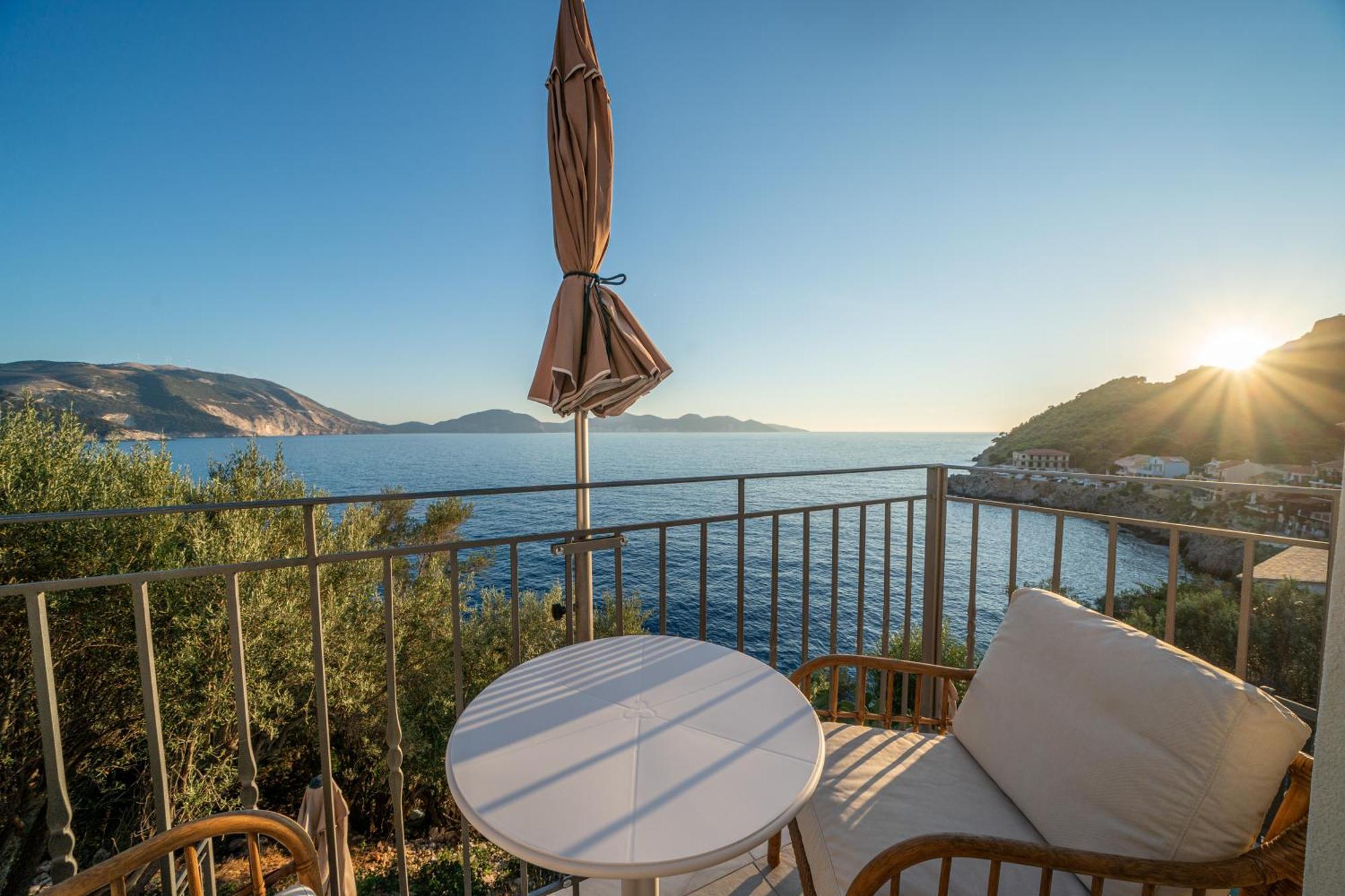 Assos Rockshore By The Sea Apartment *