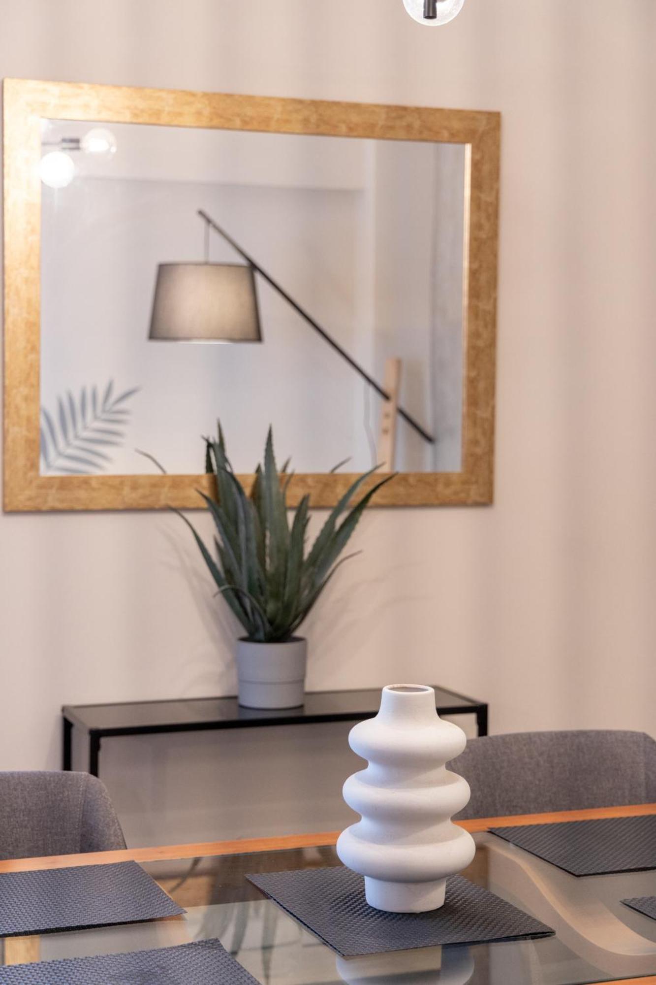 Beachside Bliss Freshly Renovated 2-bedroom Getaway Apartment