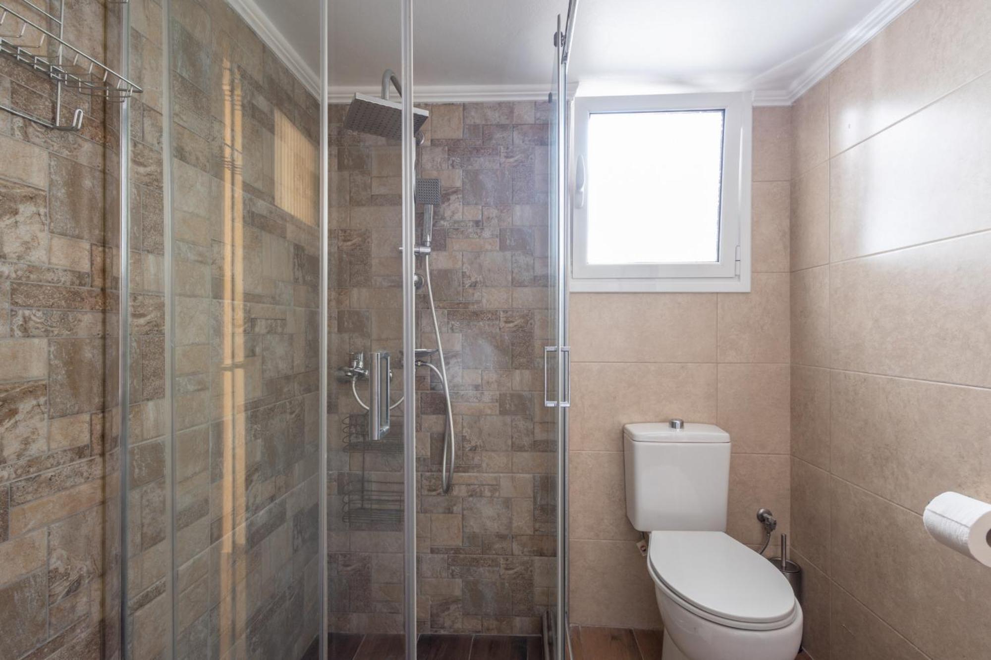 Beachside Bliss Freshly Renovated 2-bedroom Getaway * Piraeus