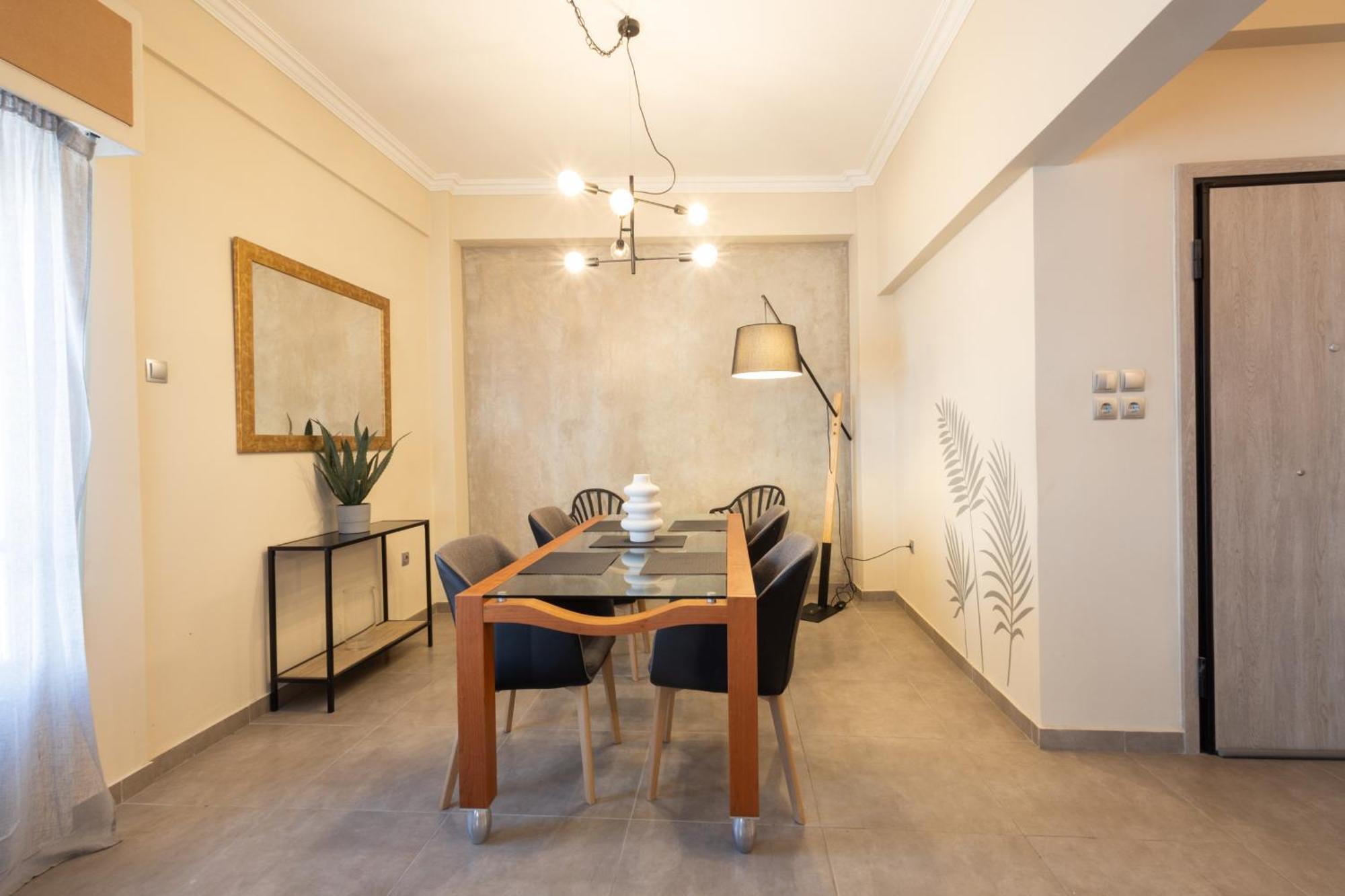 Beachside Bliss Freshly Renovated 2-bedroom Getaway Apartment *