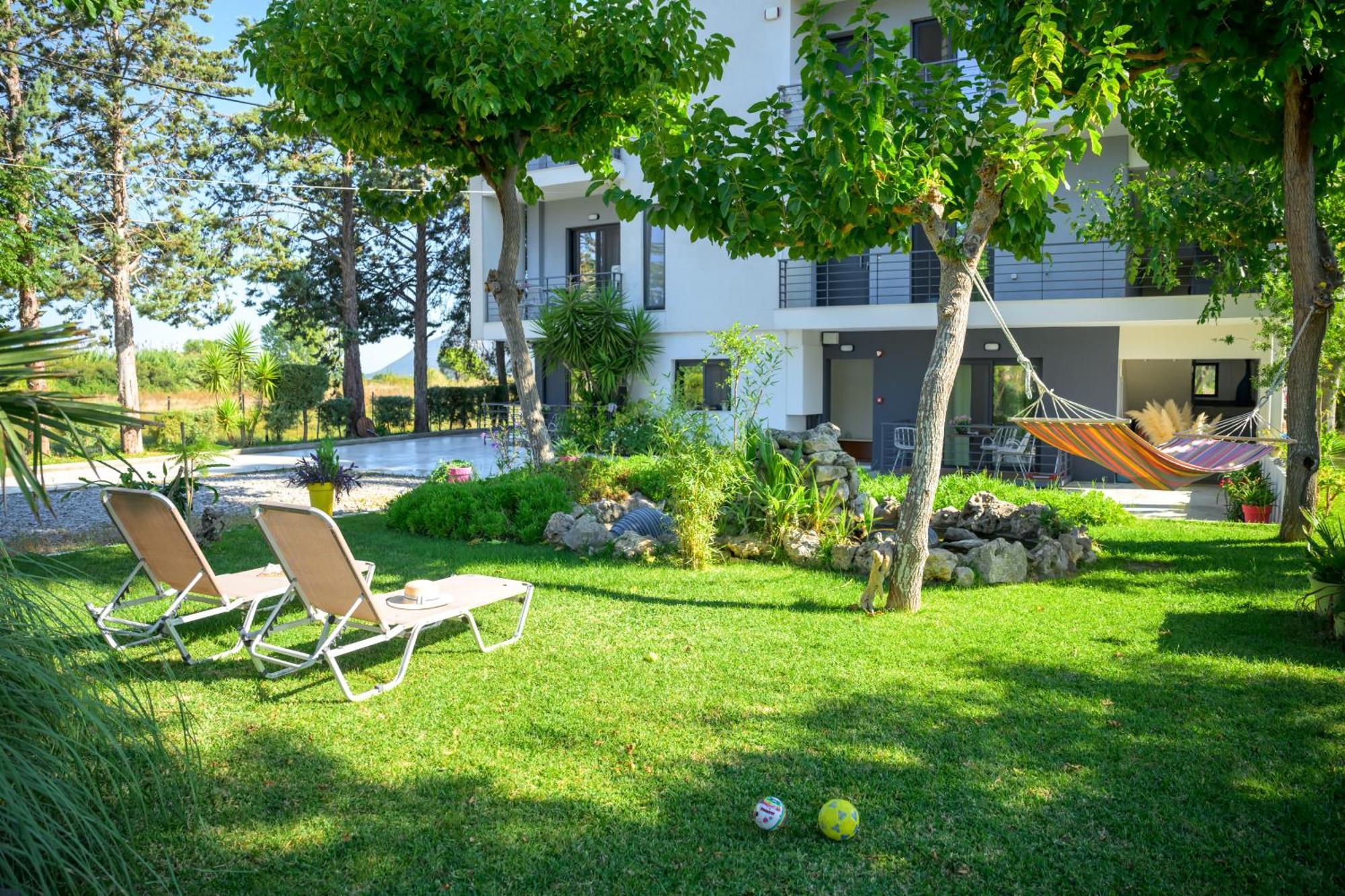 Bikini Apartment *
