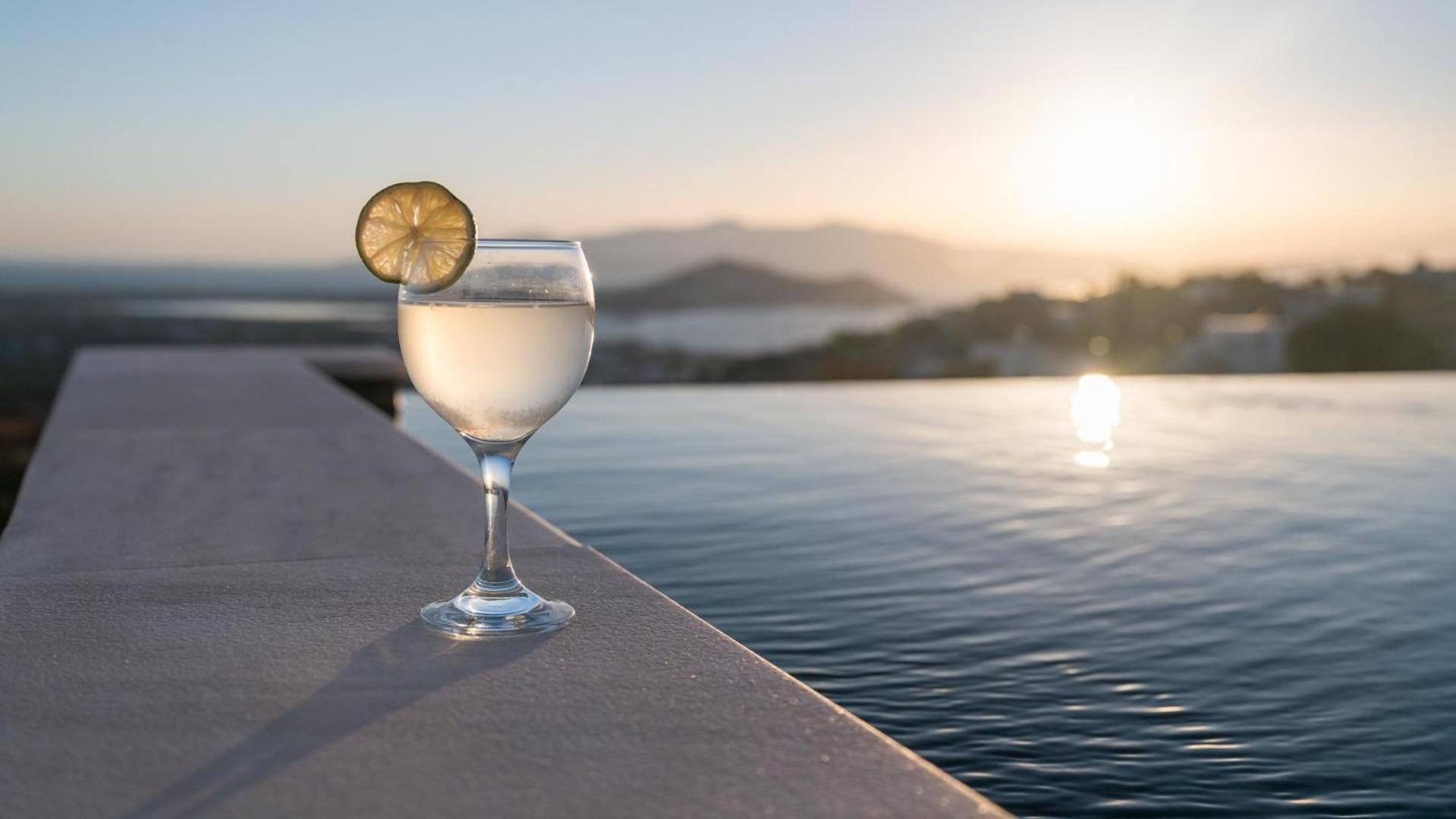 Naxos Skyline Deluxe Villa *