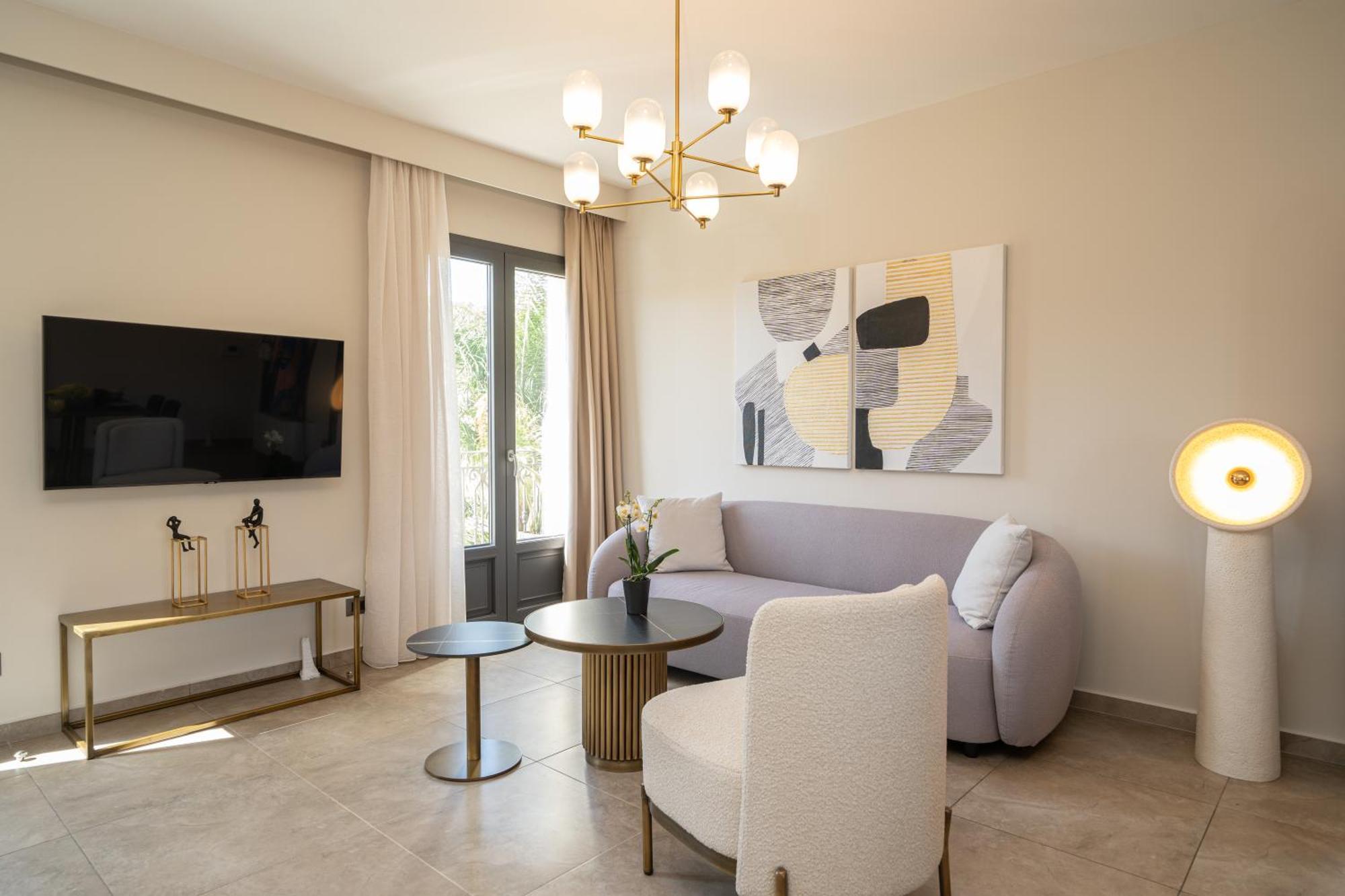 Kantada Apartment *