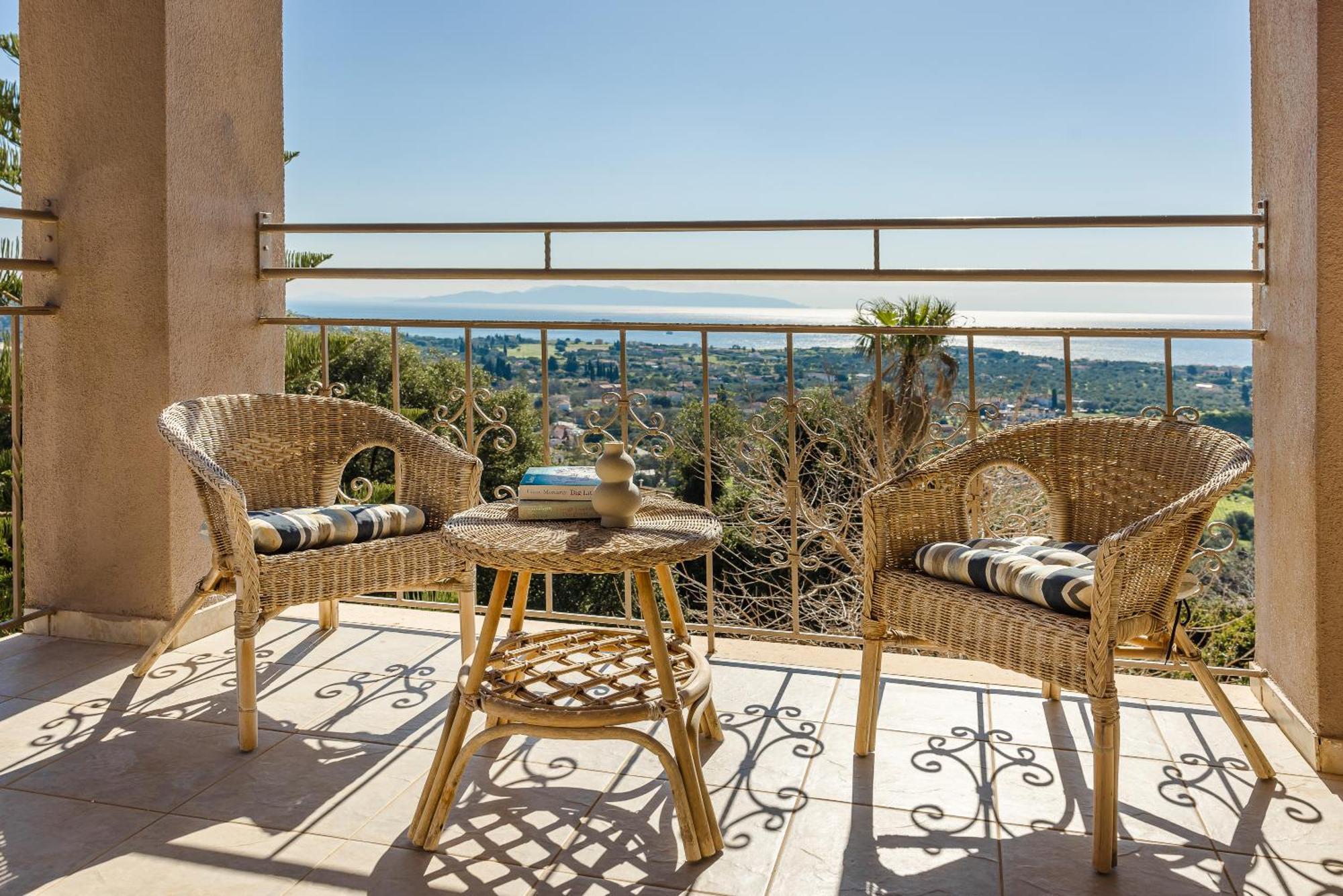 Vivian's Endless View Apartment