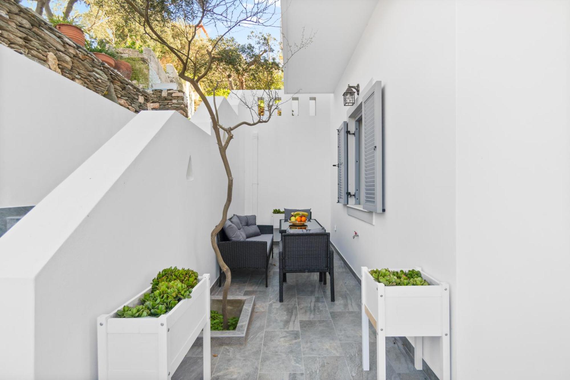 Tranquil Cave, Village Retreat Andros Town