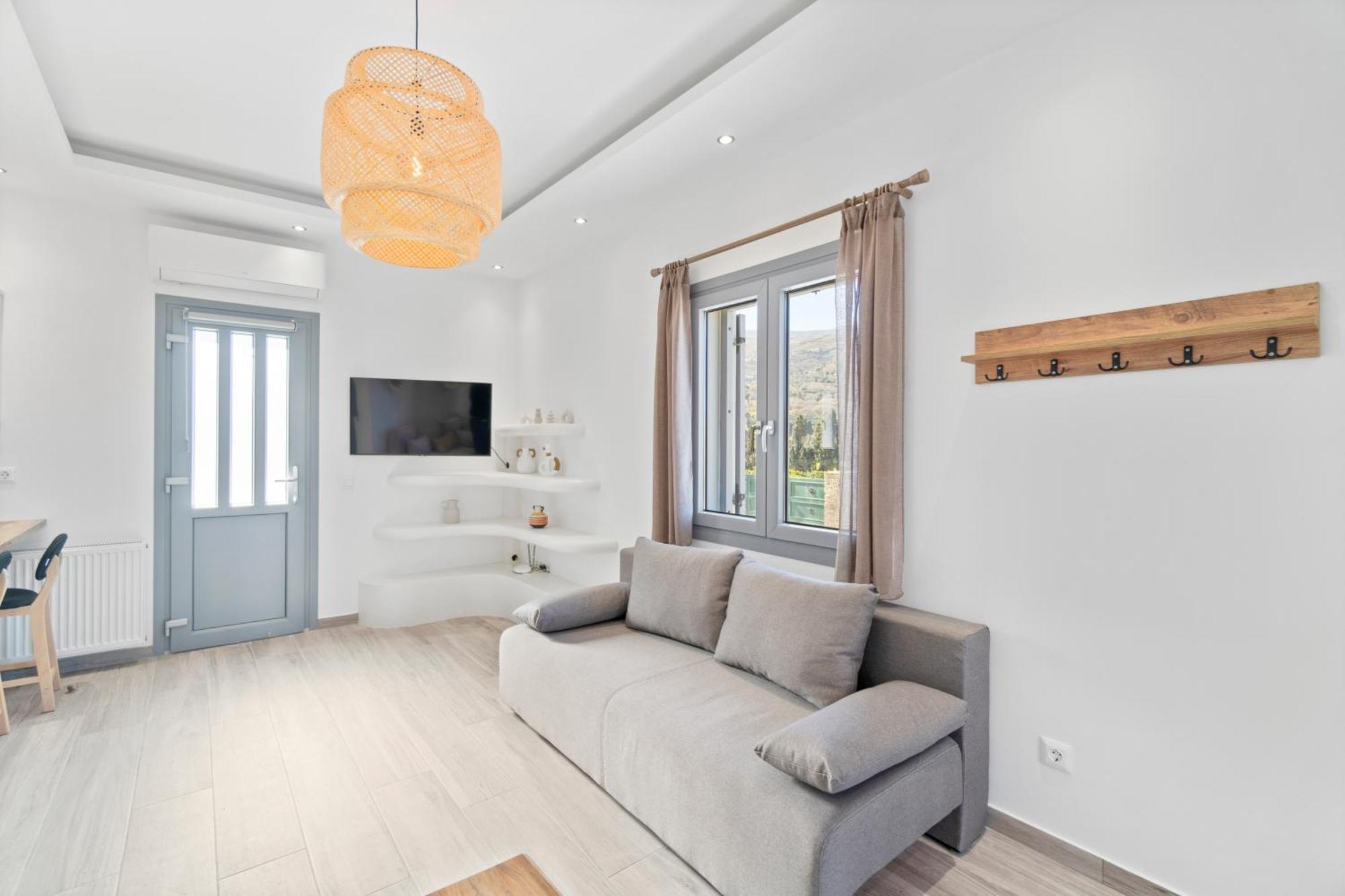 Tranquil Cave, Village Retreat Holiday home