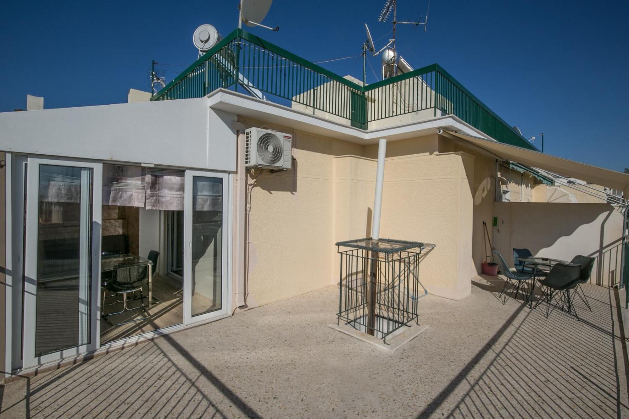 Cosy With Terrace Near Metro Station