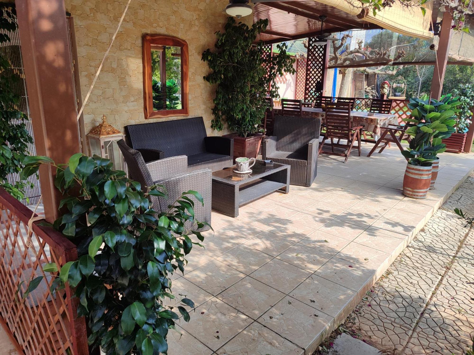 George's Family Friendly Maisonette With Great Exterior *