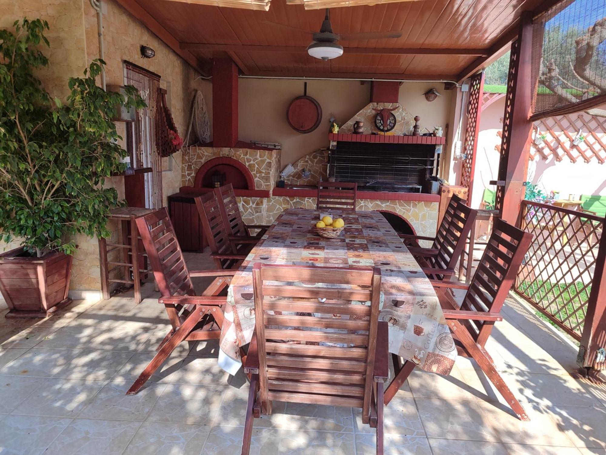 Villa George's Family Friendly Maisonette With Great Exterior