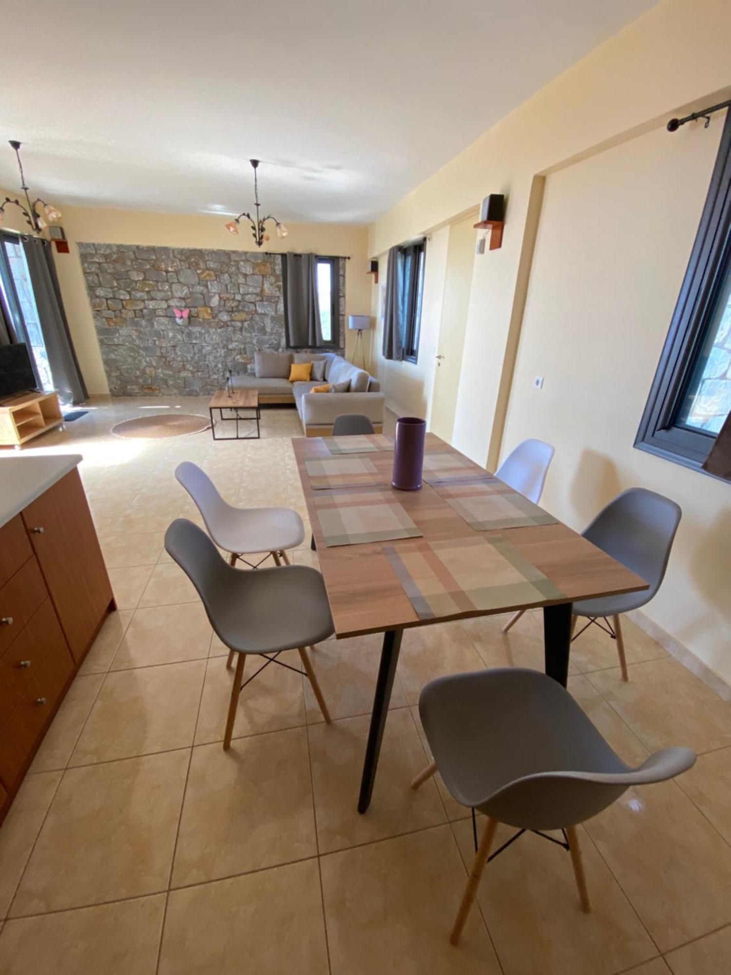 Niobe Apartment *