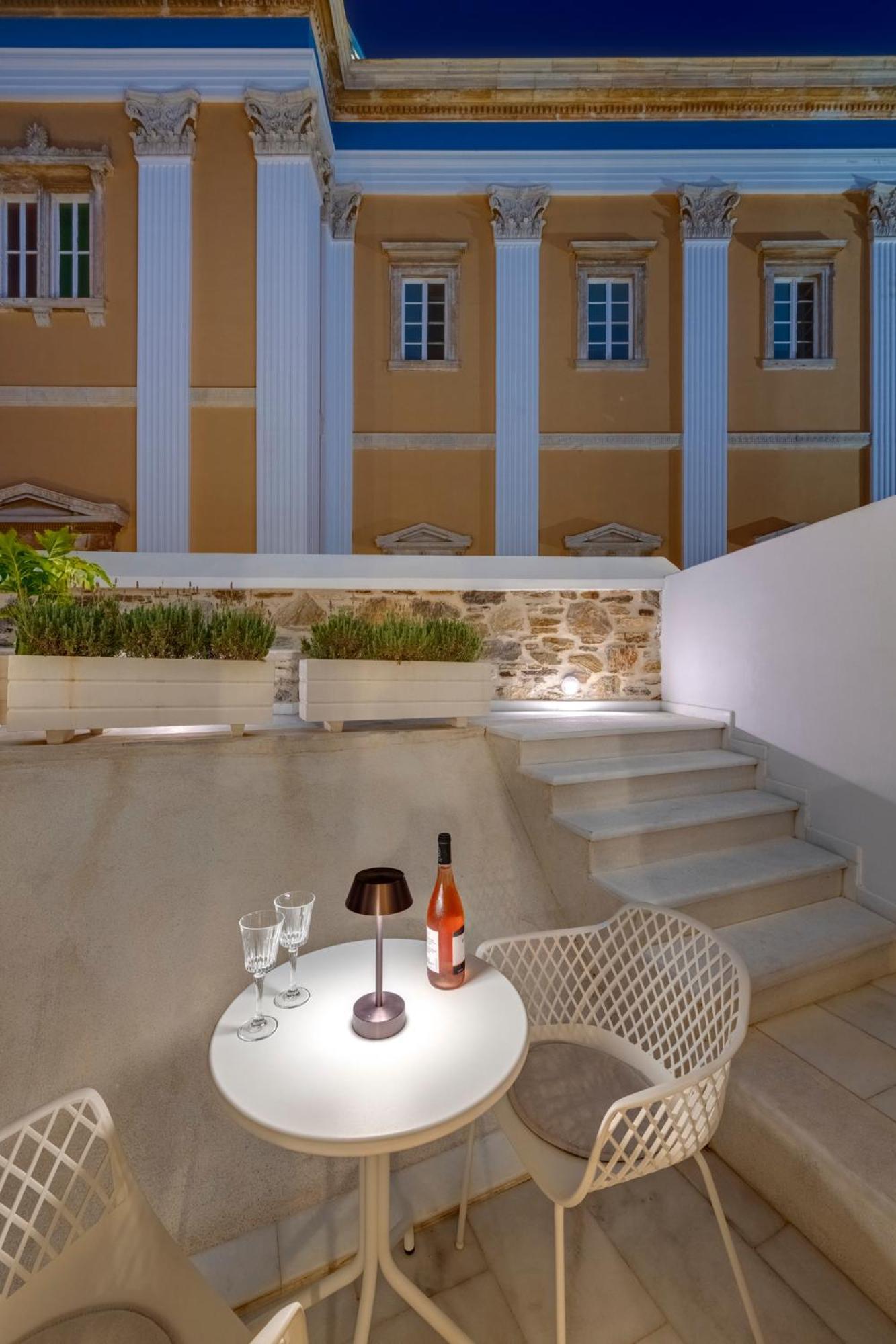 The Nestorian House Apartment Ermoupoli
