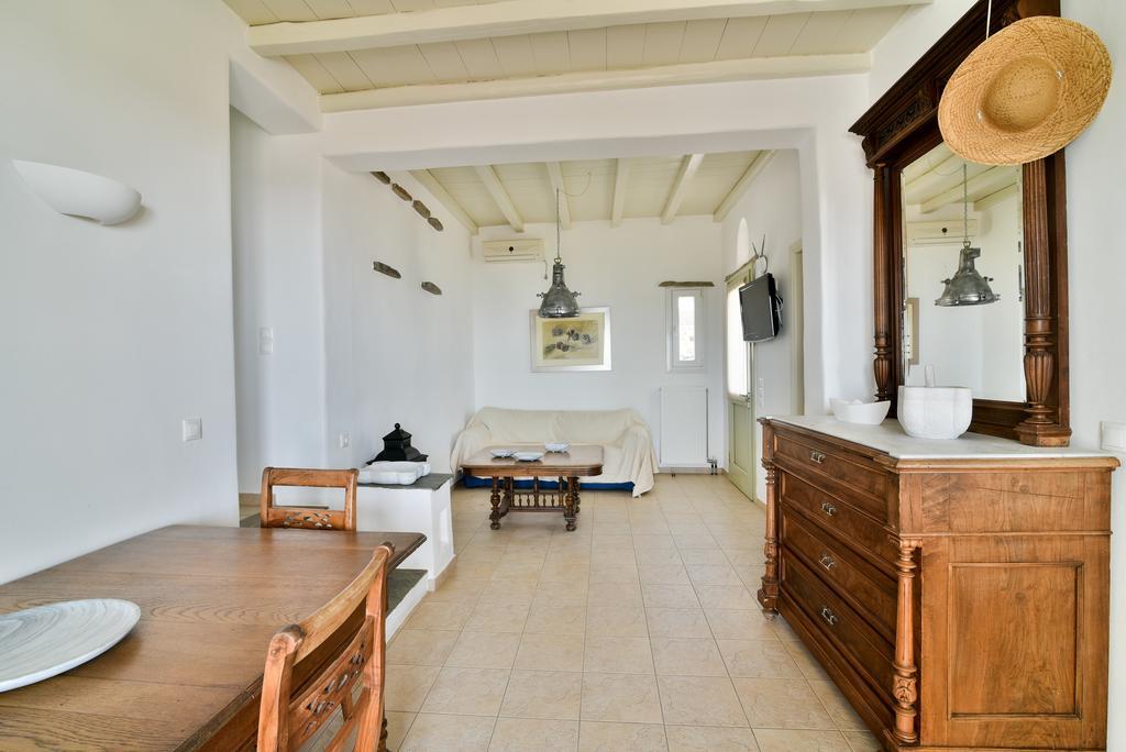 Akrotiraki Villas *