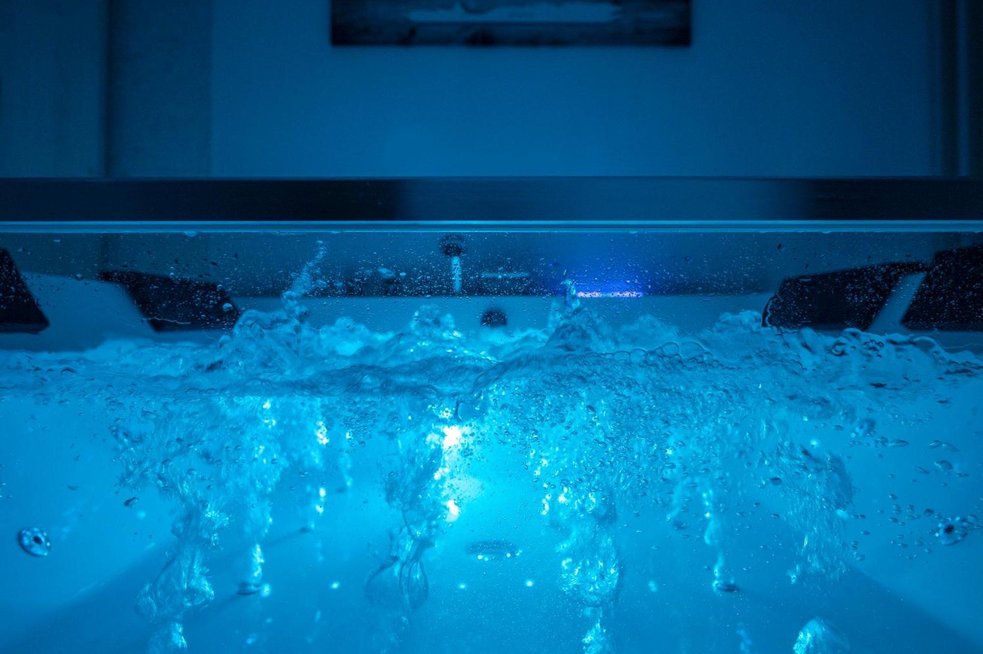 Premium Jacuzzi At The Center, By Aqua Platinum Apartment *
