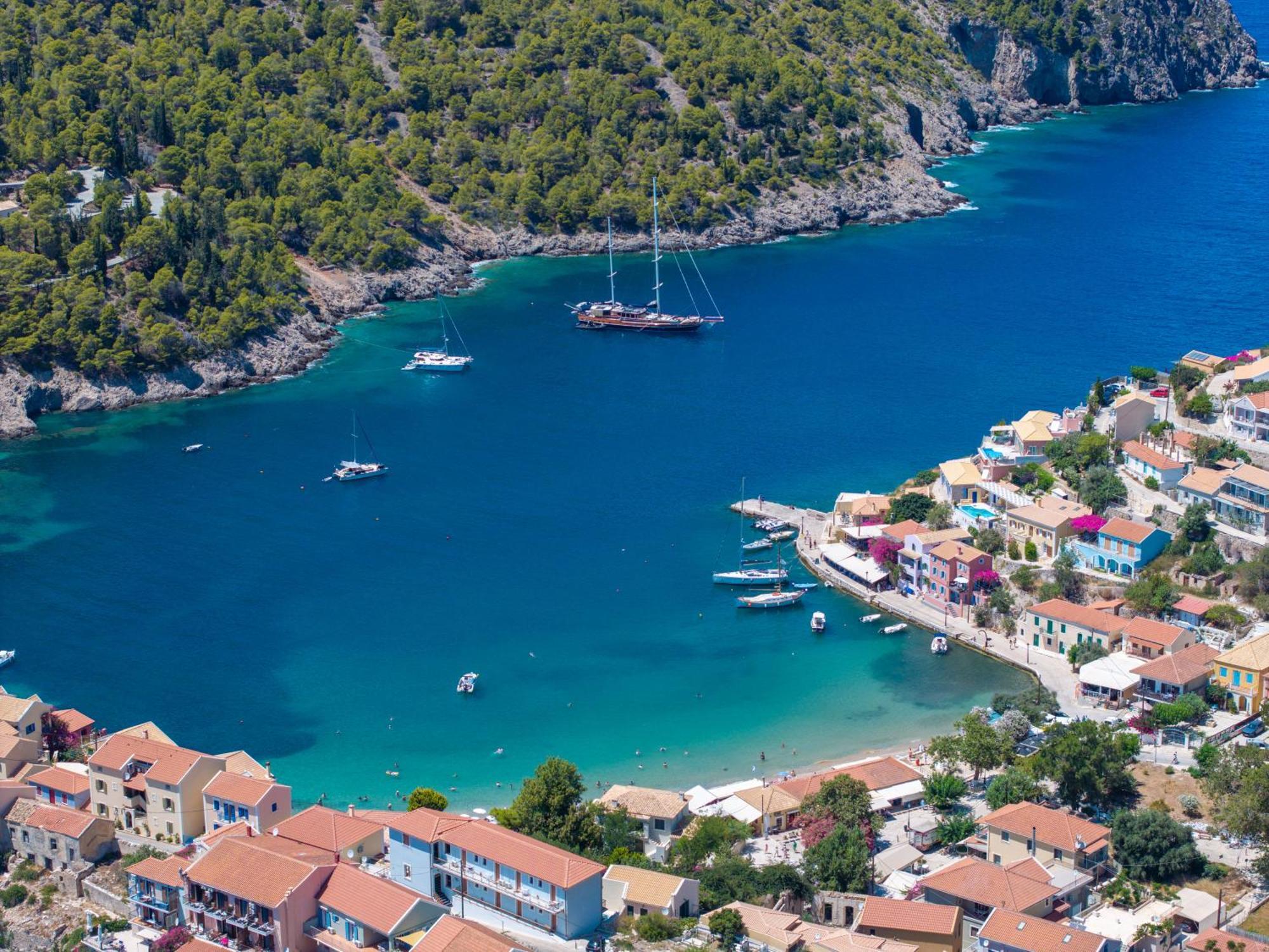 Apartment Assos Rockshore By The Sea *