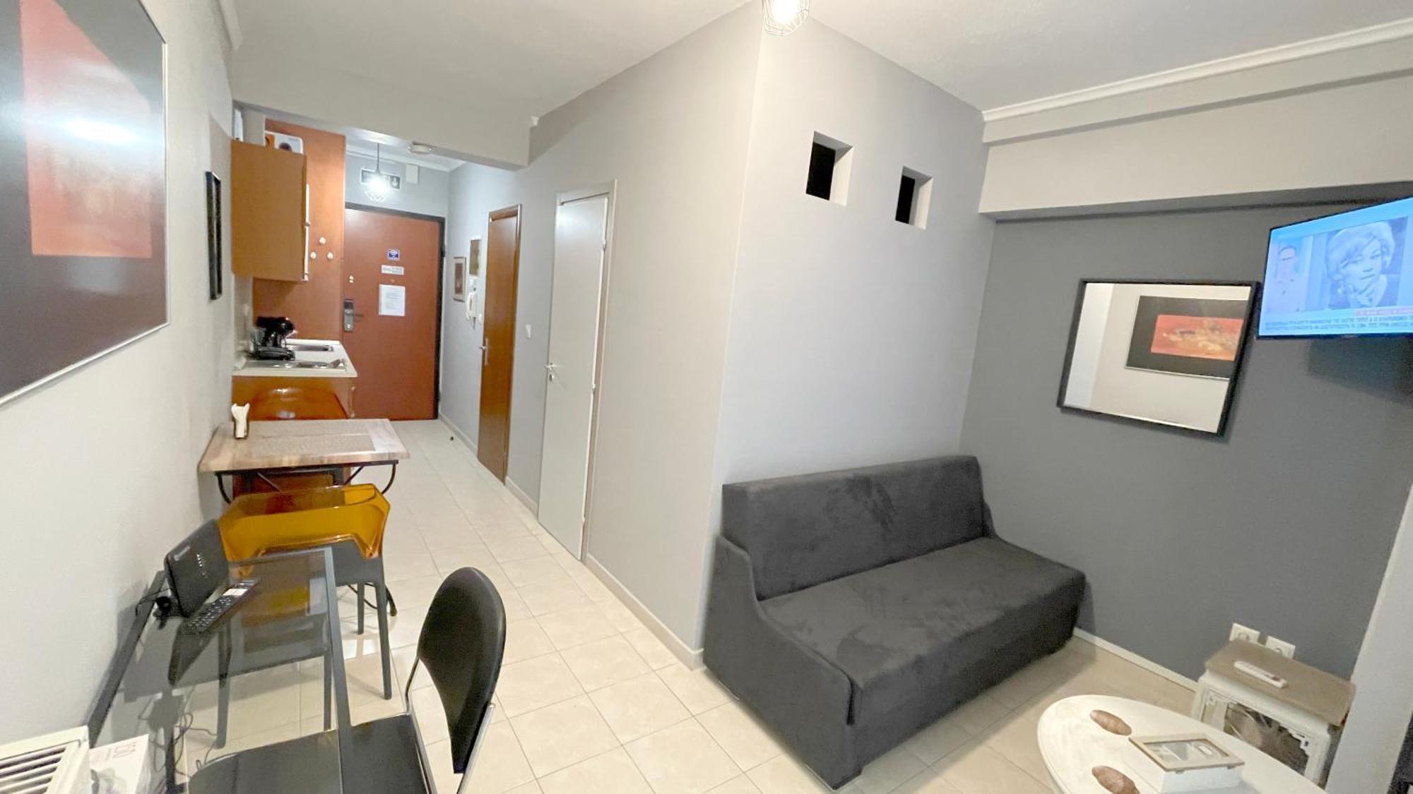 Thea Apartment *