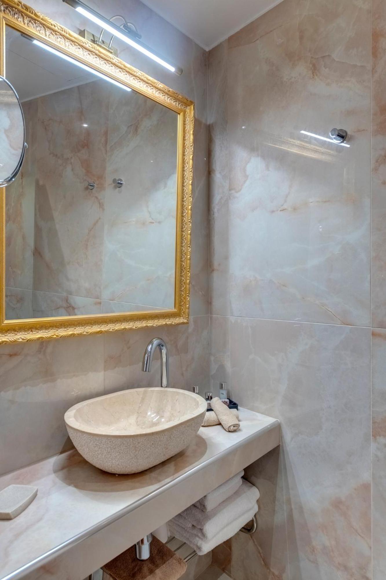 The Nestorian House Apartment Ermoupoli