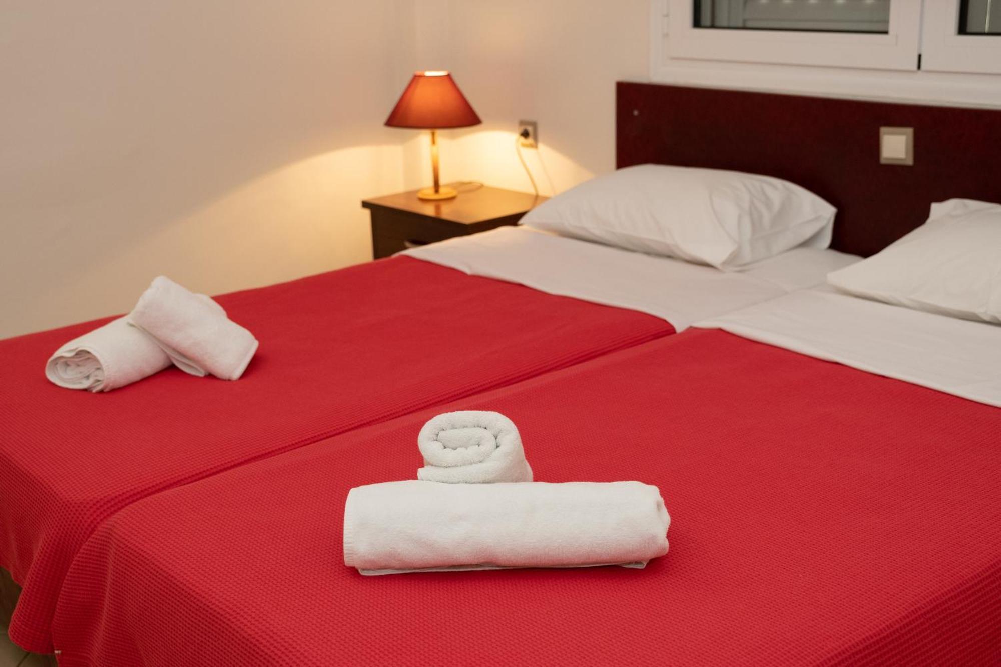 Artemis Hotel *