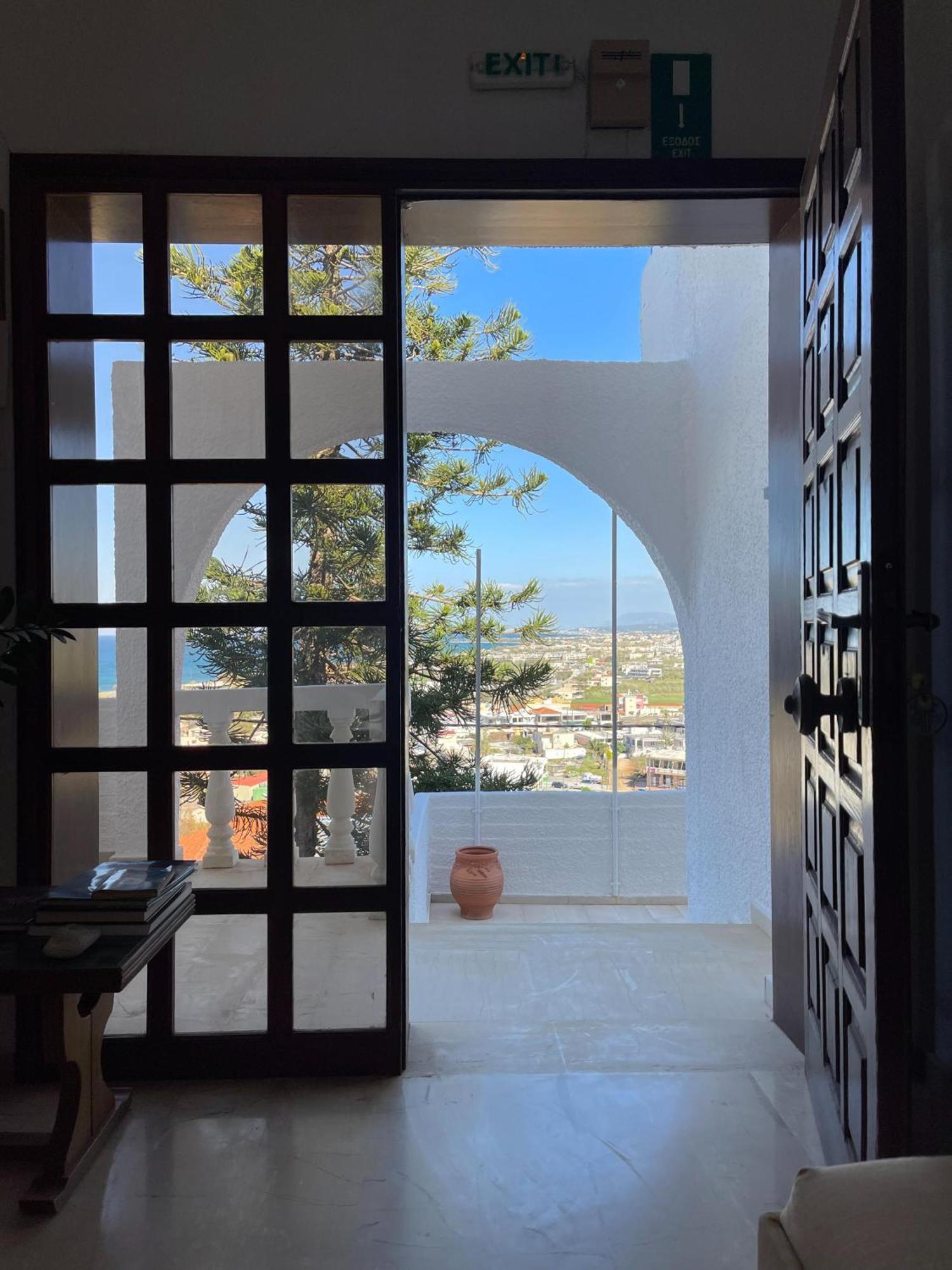 Aeolos Aparthotel 2*