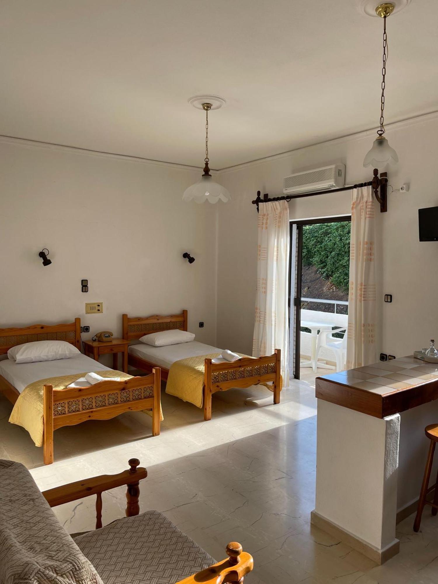 Aparthotel Aeolos 2*