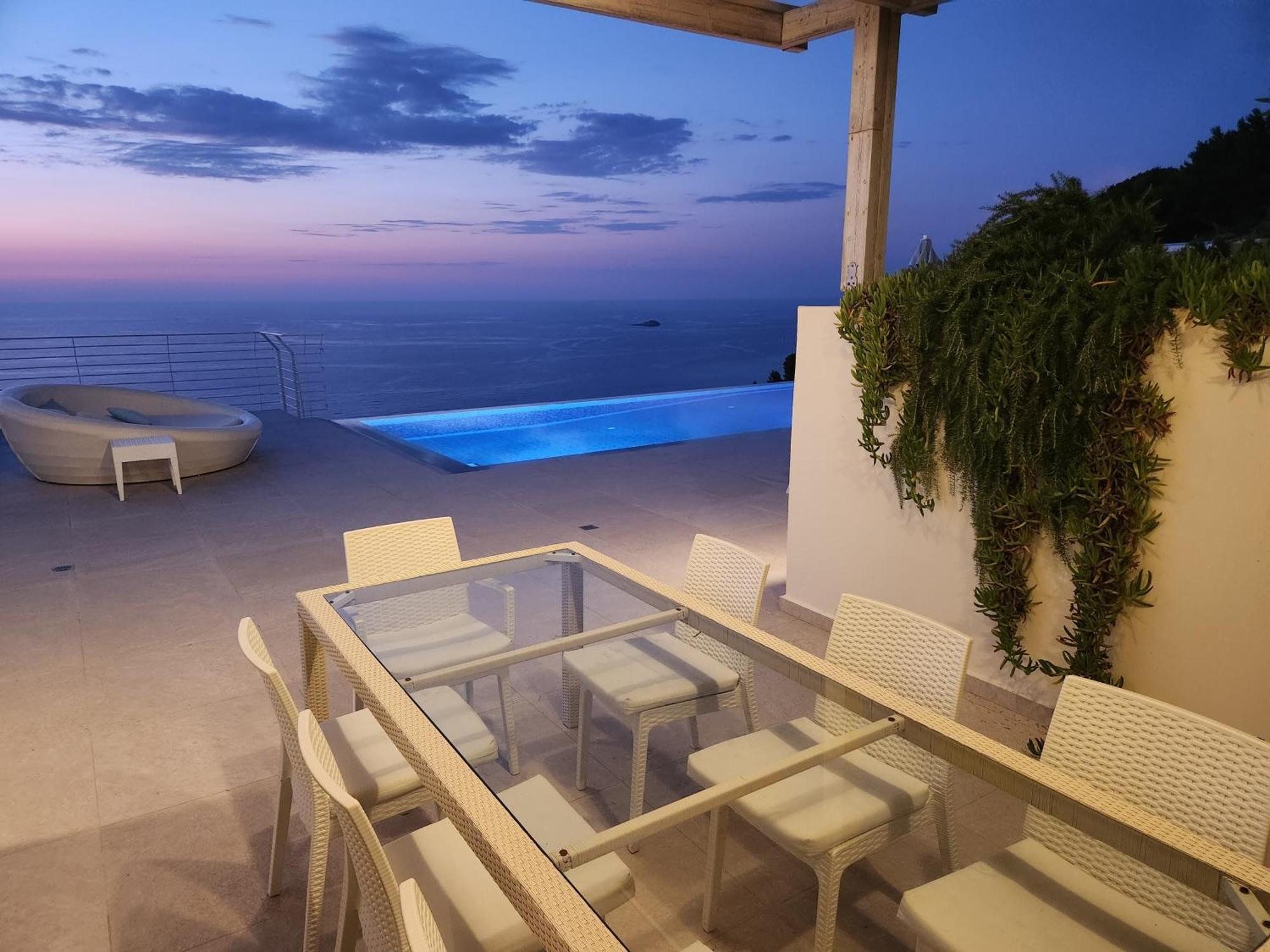 Okeanos Luxury - *