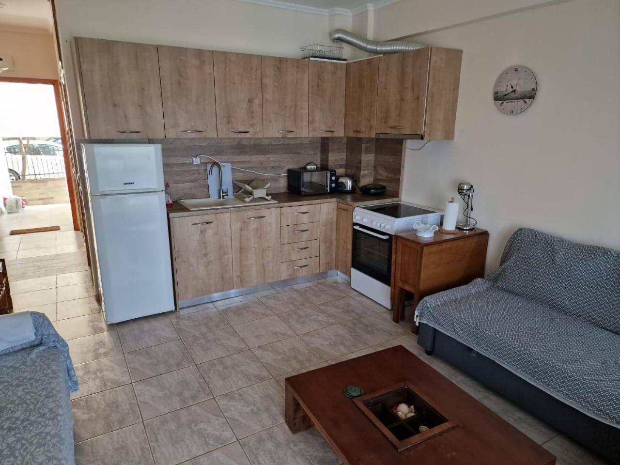 Kyana Big Blue Apartment