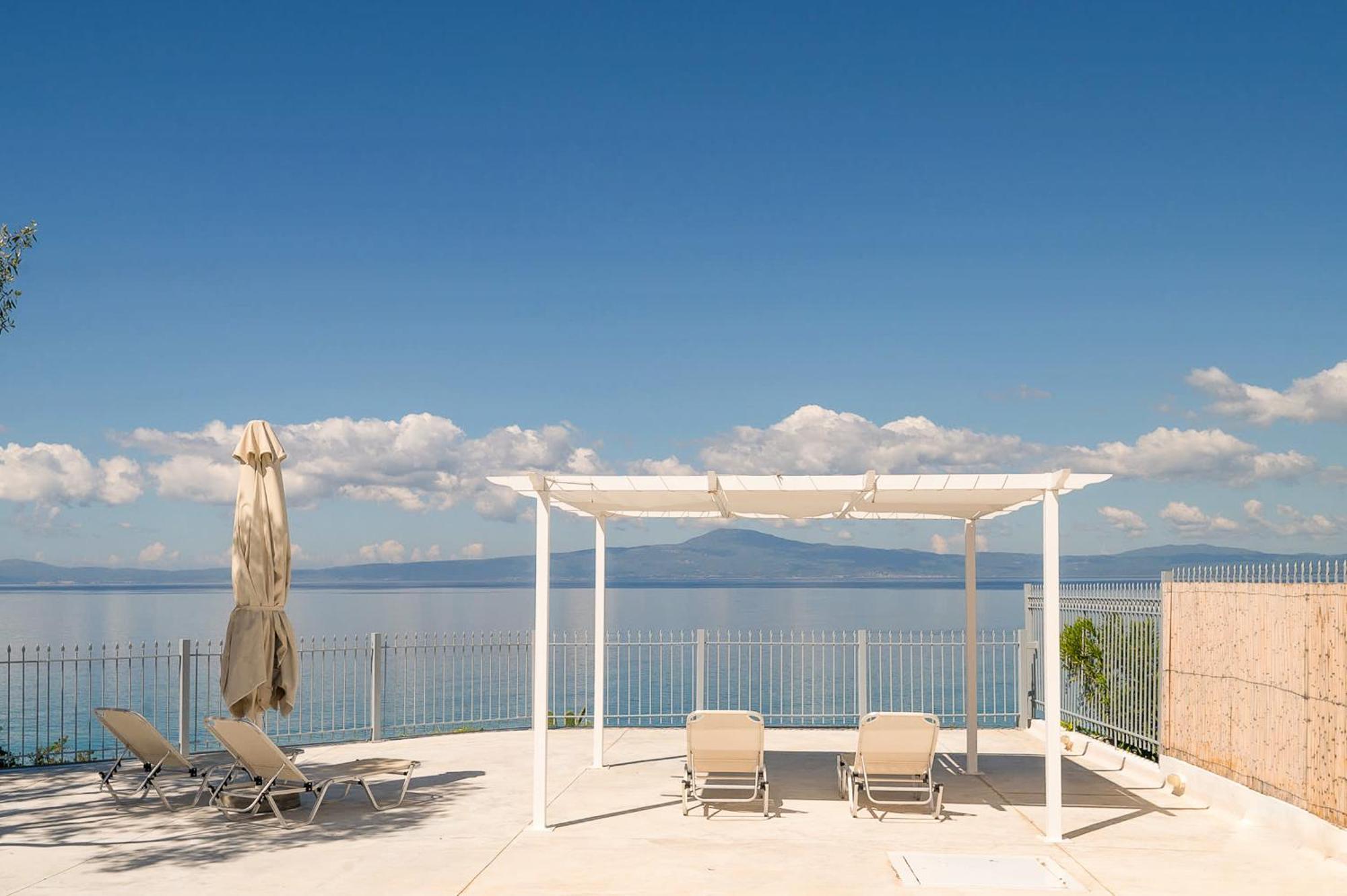 Holiday home Pouletis Family - Akroyali Seaview Getaways