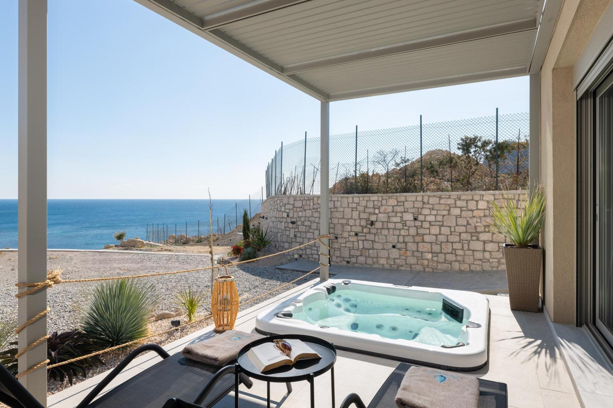 Aquamarine Luxury Apartment *