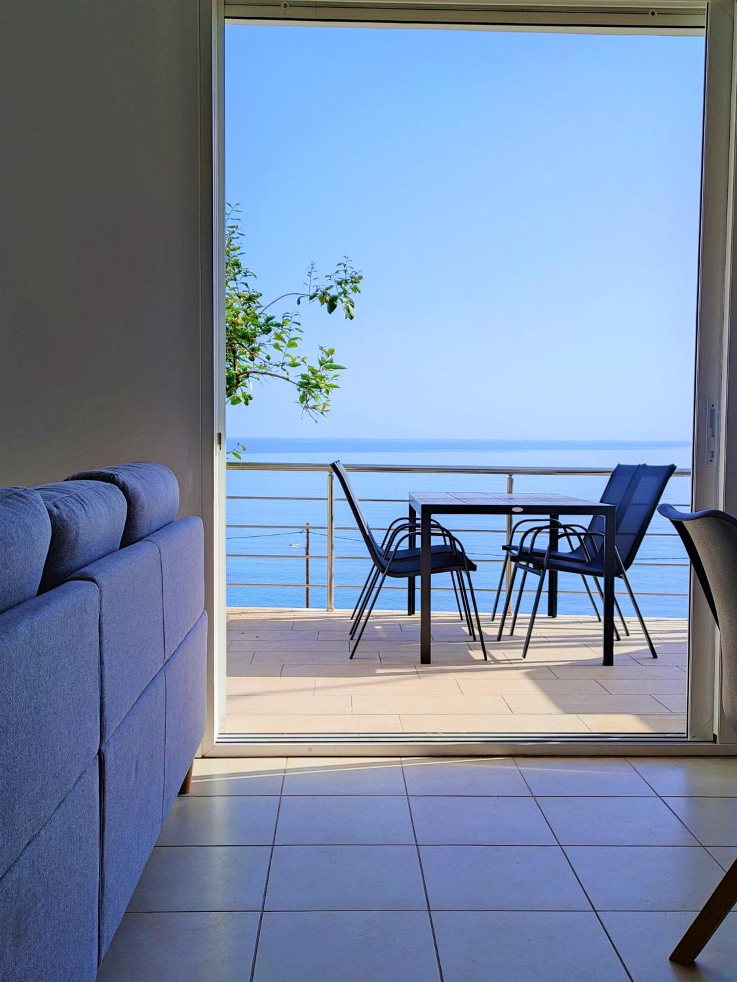 Lemon & Waves Apartment