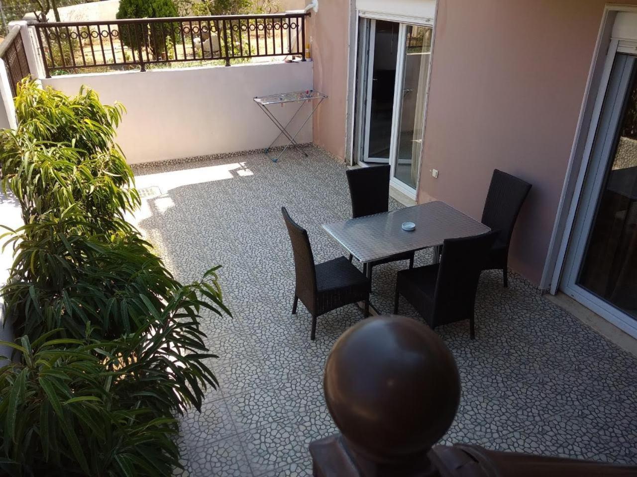Nikitas & Loft Apartment