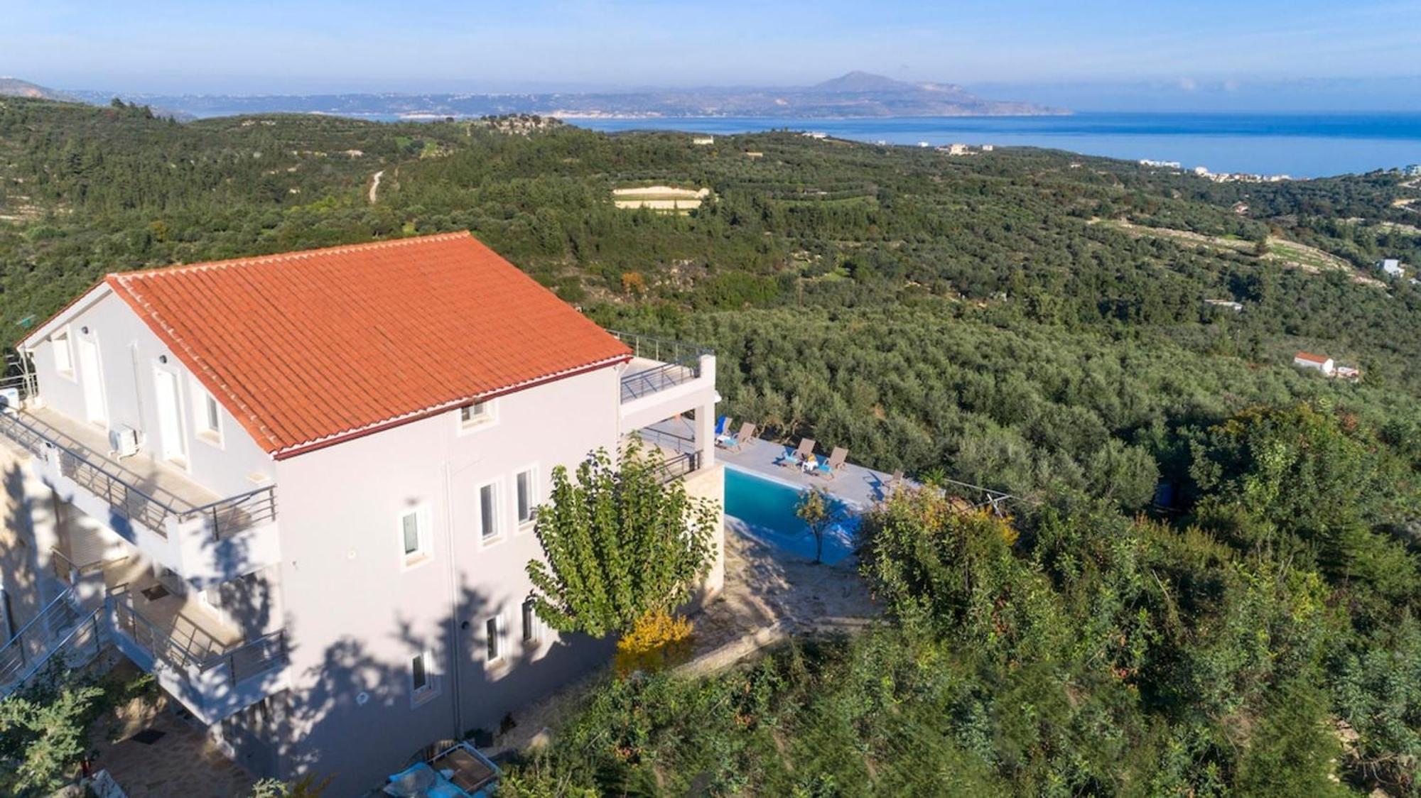 Konstantinos Hilltop Vineyard Escape *