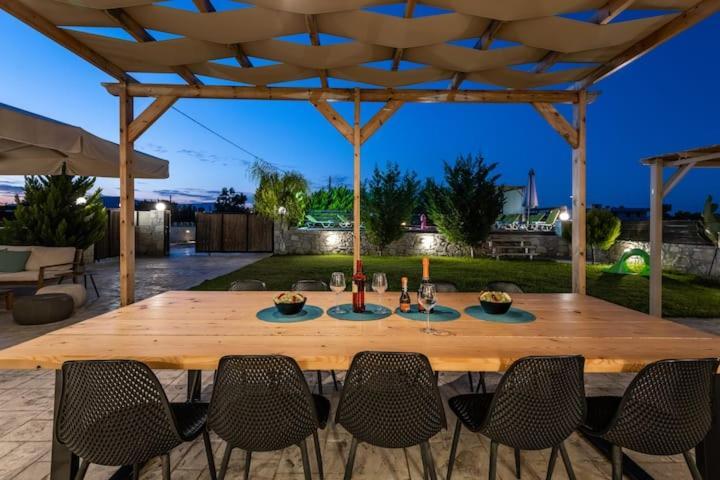 Olympia, 4 Bedroom For Up To 14 Persons, 400 Meters From The Long Sandy * Paralia Kourna