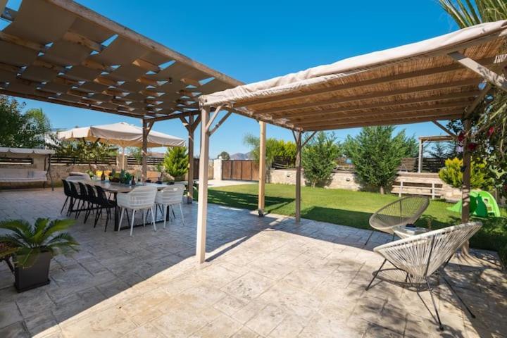 Olympia, 4 Bedroom For Up To 14 Persons, 400 Meters From The Long Sandy Villa *