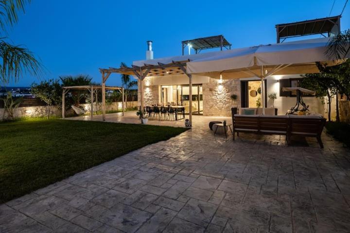 Olympia, 4 Bedroom For Up To 14 Persons, 400 Meters From The Long Sandy *