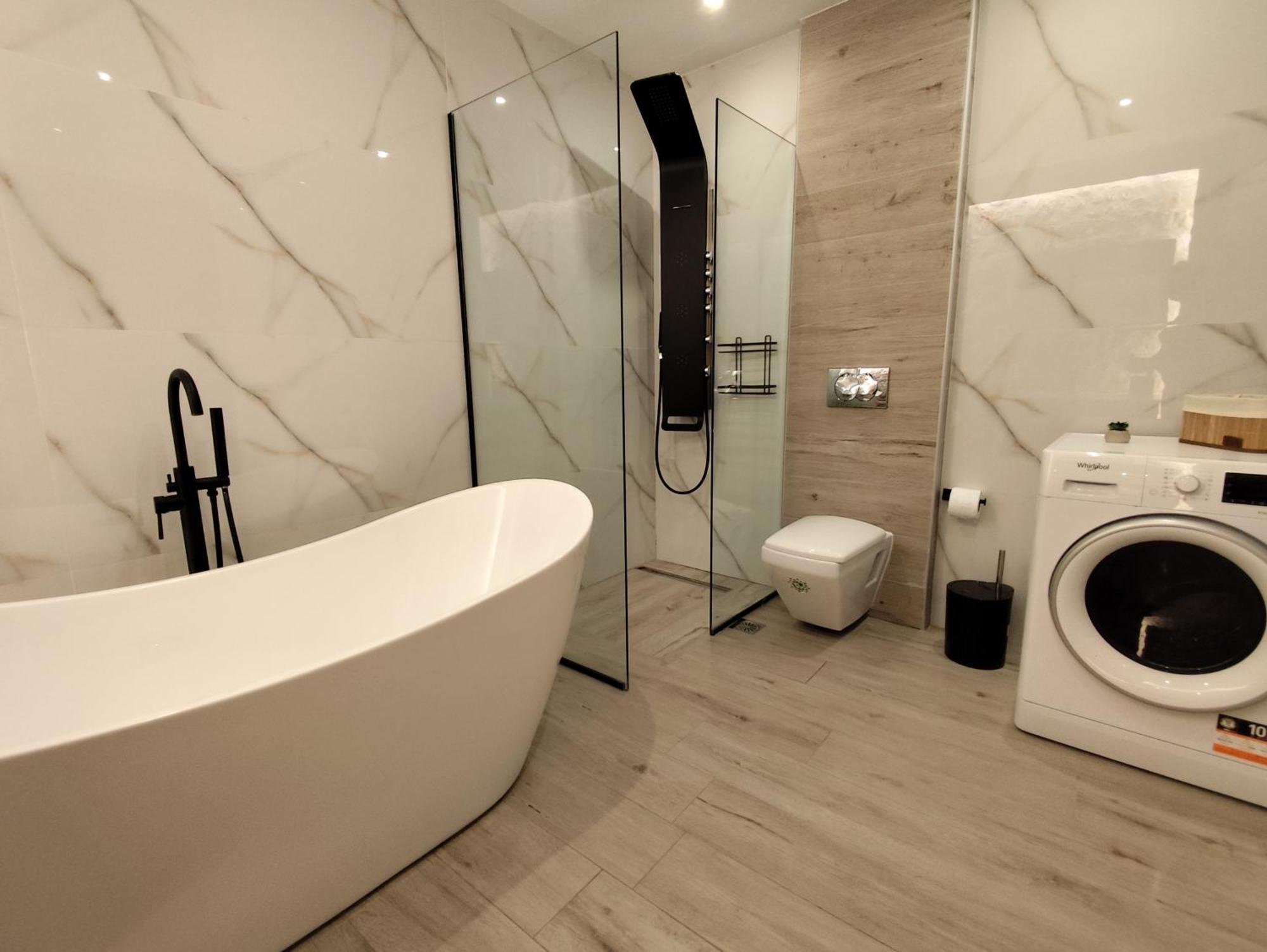 Olympia, 4 Bedroom For Up To 14 Persons, 400 Meters From The Long Sandy