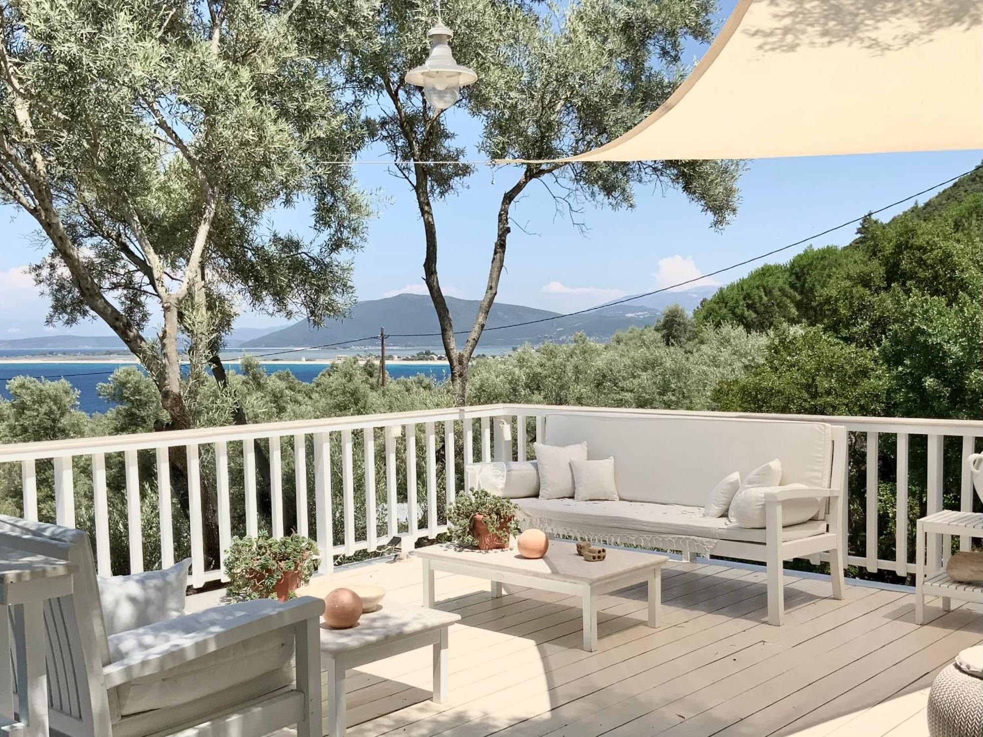Epipleon Seafront Villa *