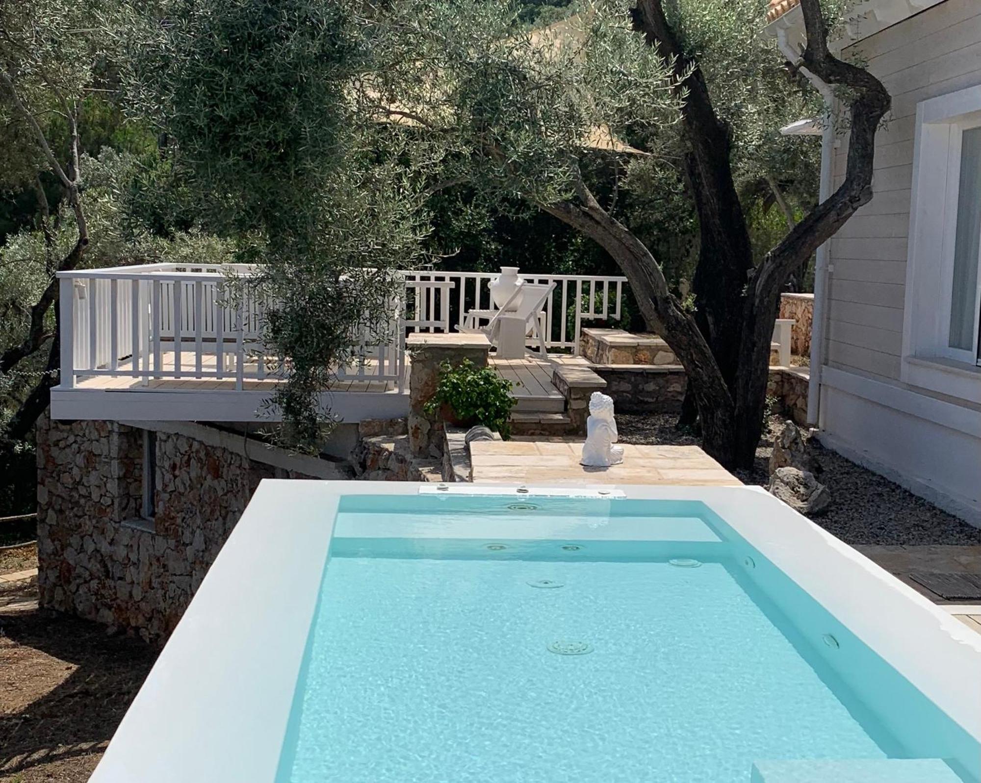 Epipleon Seafront Villa *