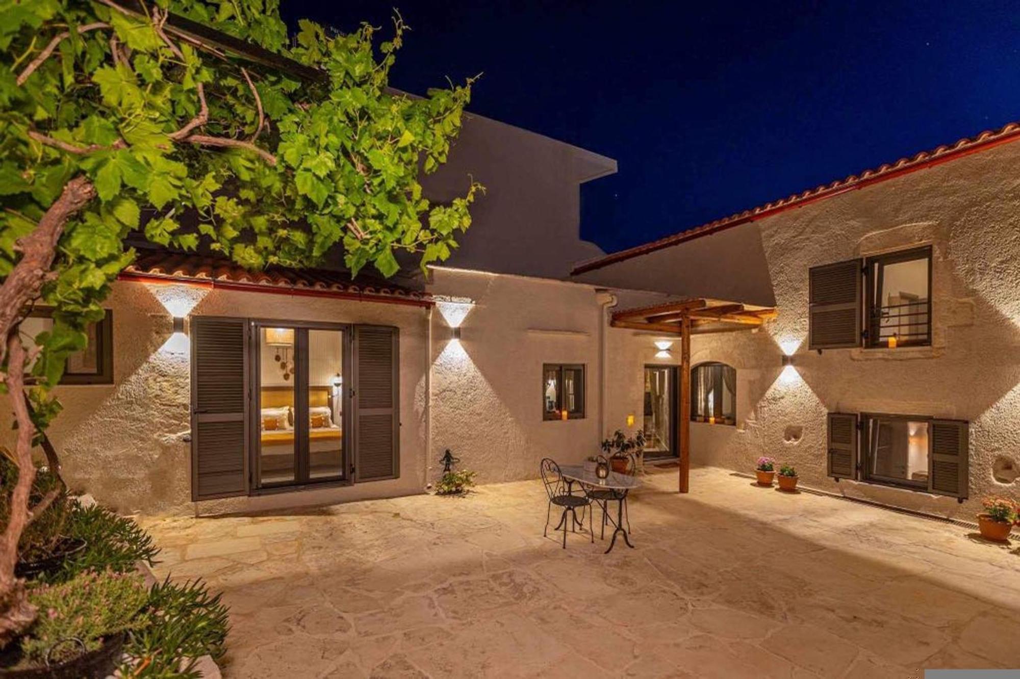 Luxury Platon With Private Pool Villa *