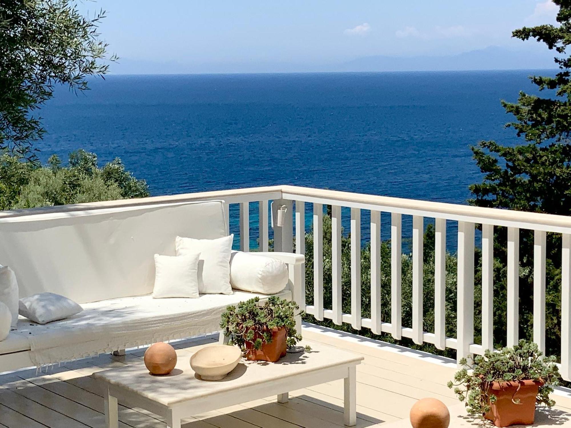 Villa Epipleon Seafront Tsoukaladhes