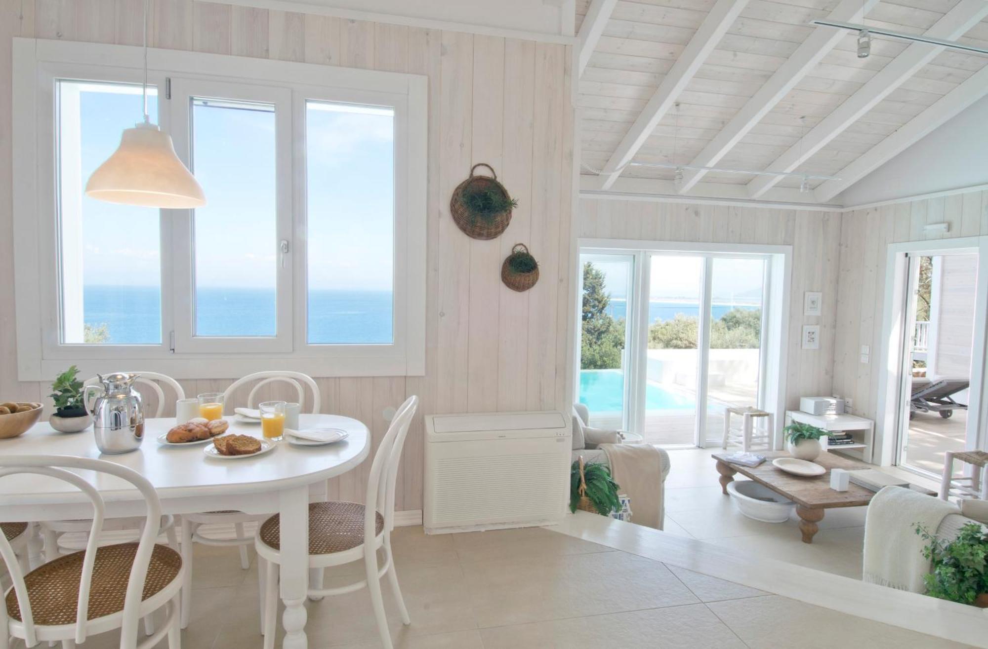 Epipleon Seafront Villa Tsoukaladhes
