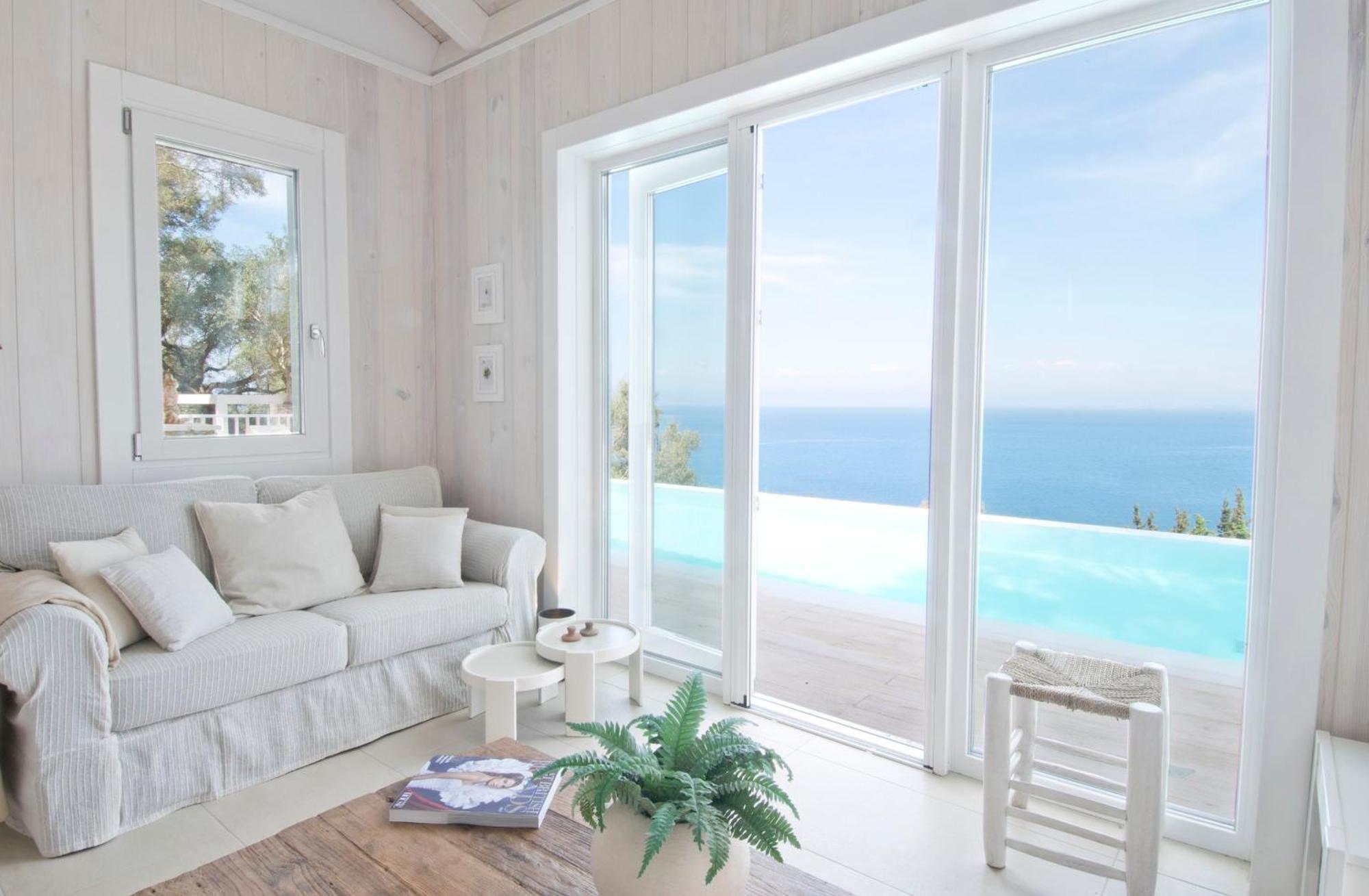 Epipleon Seafront Villa Tsoukaladhes