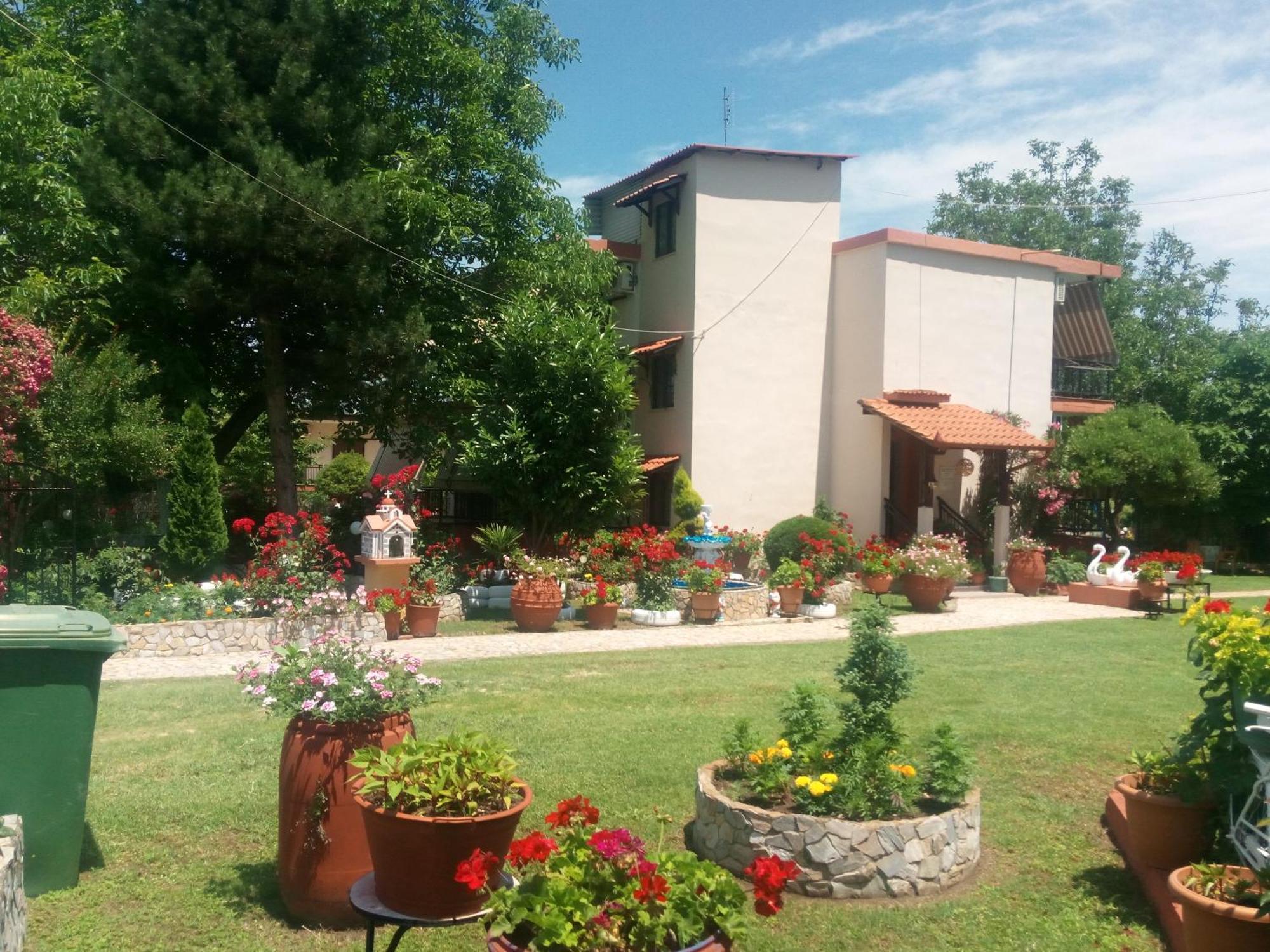 Hostel Roula Manou