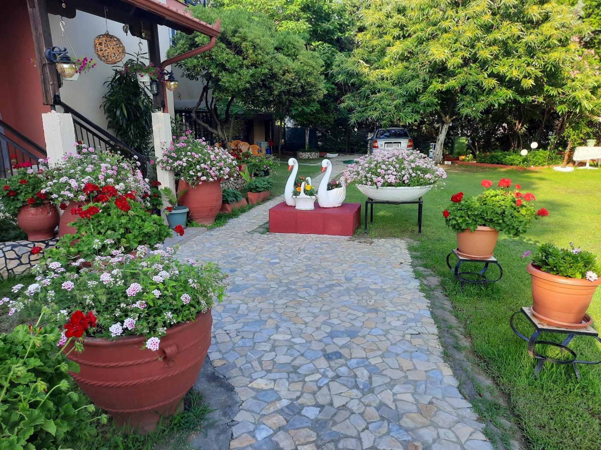 Hostel Roula Manou