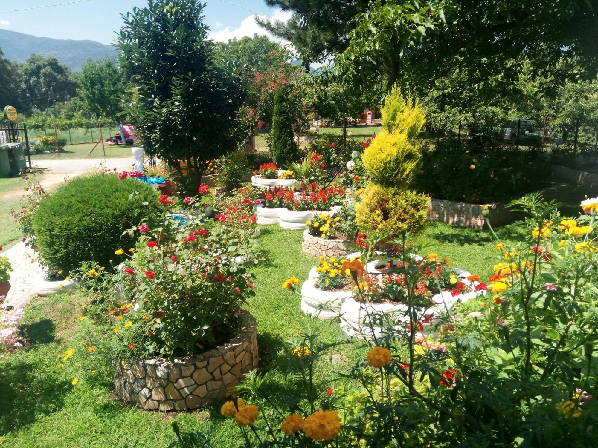 Roula Manou Hostel