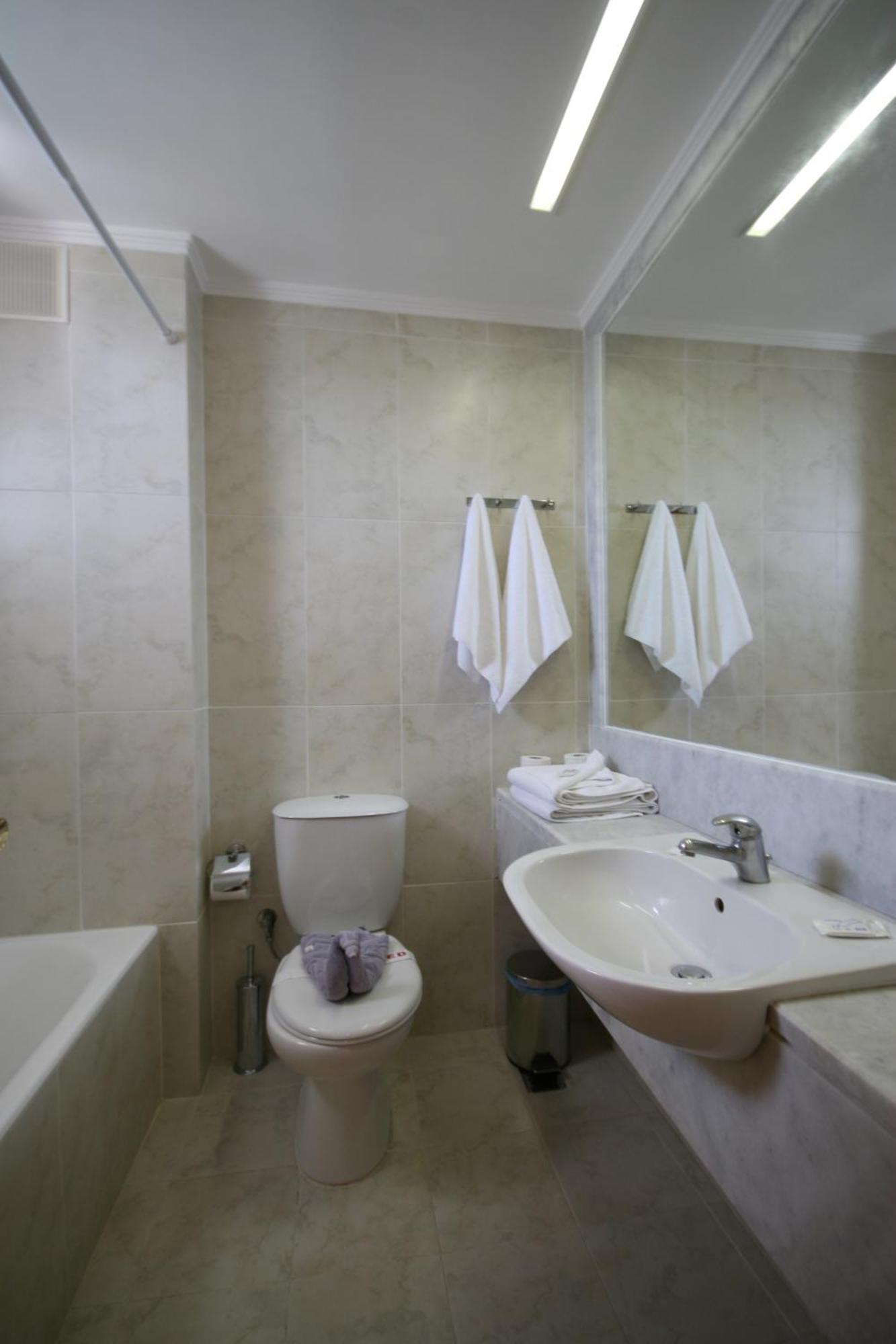 Tigaki Beach Hotel Hotel 4*
