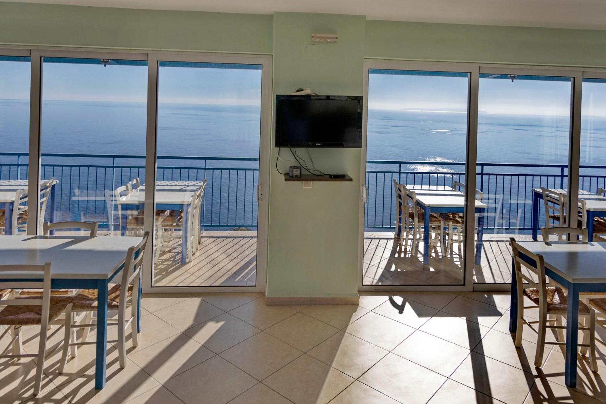 Akrotiri Panorama- Luxury Rental Apartments With Sea View *